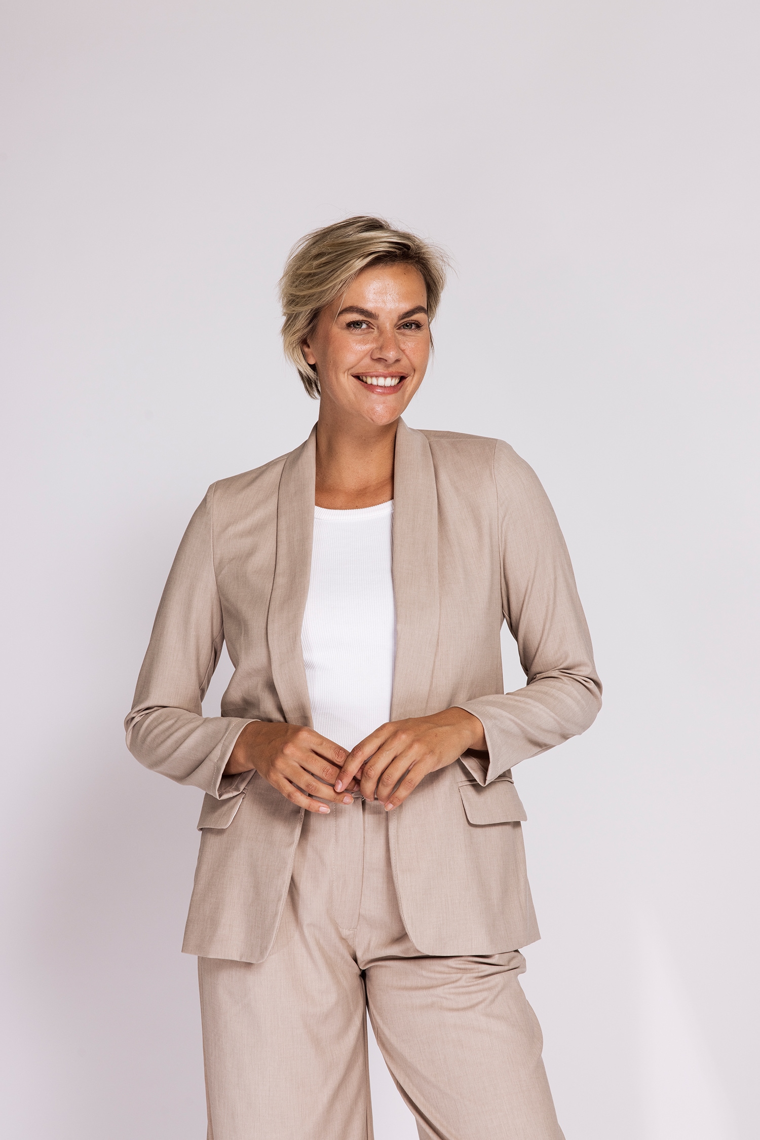 Zhrill Jackenblazer »HELEN« moderner Stil, unifarben, normale Passform, mit Klappentaschen