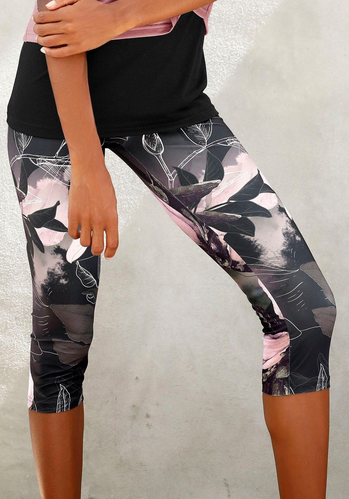 Image of LASCANA ACTIVE Caprileggings »Tropical«, mit abstraktem Blumenprint bei Ackermann Versand Schweiz