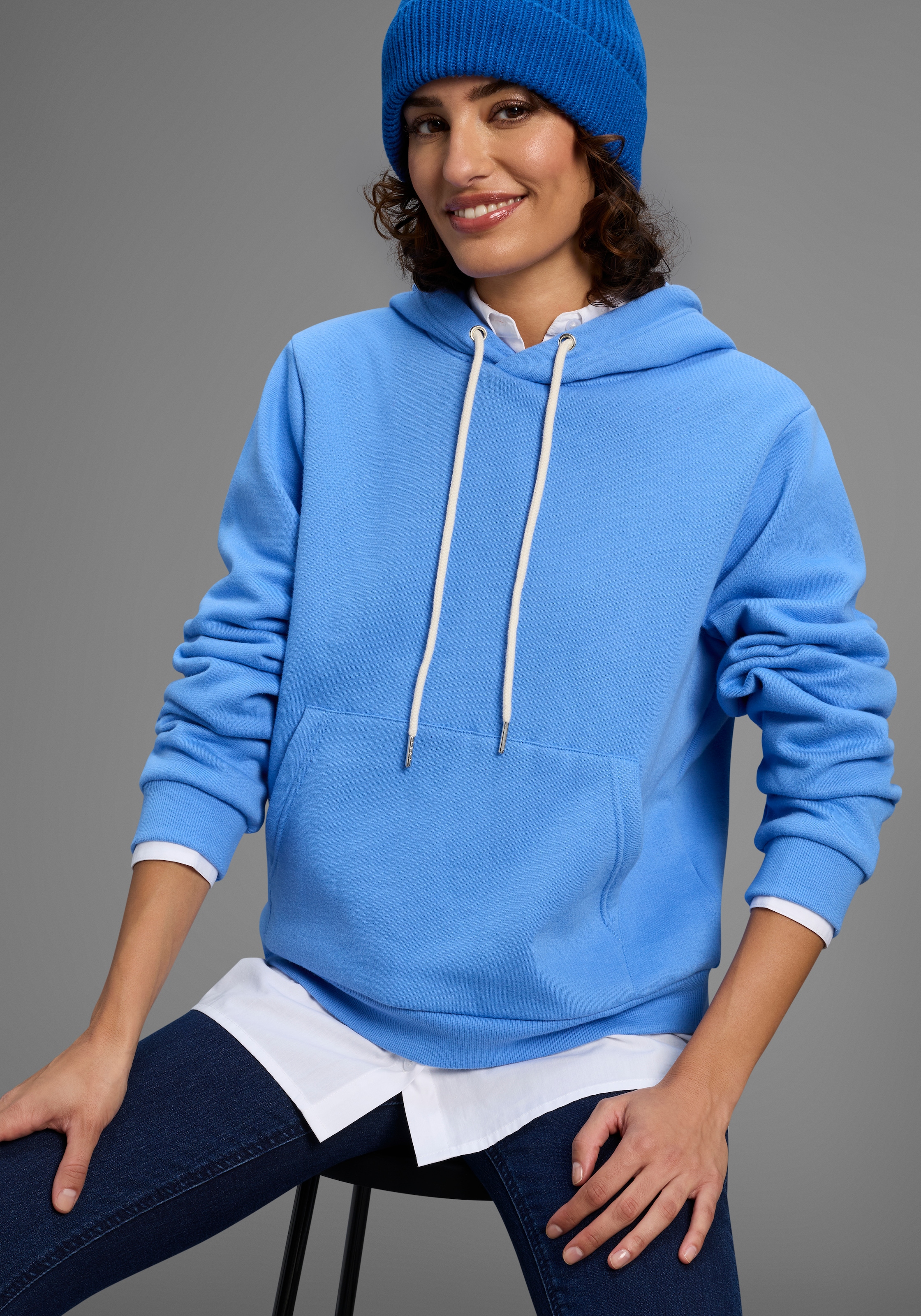 Image of DELMAO Kapuzensweatshirt, Angeraute Baumwollmischung mit Kapuze und Kängurutasche