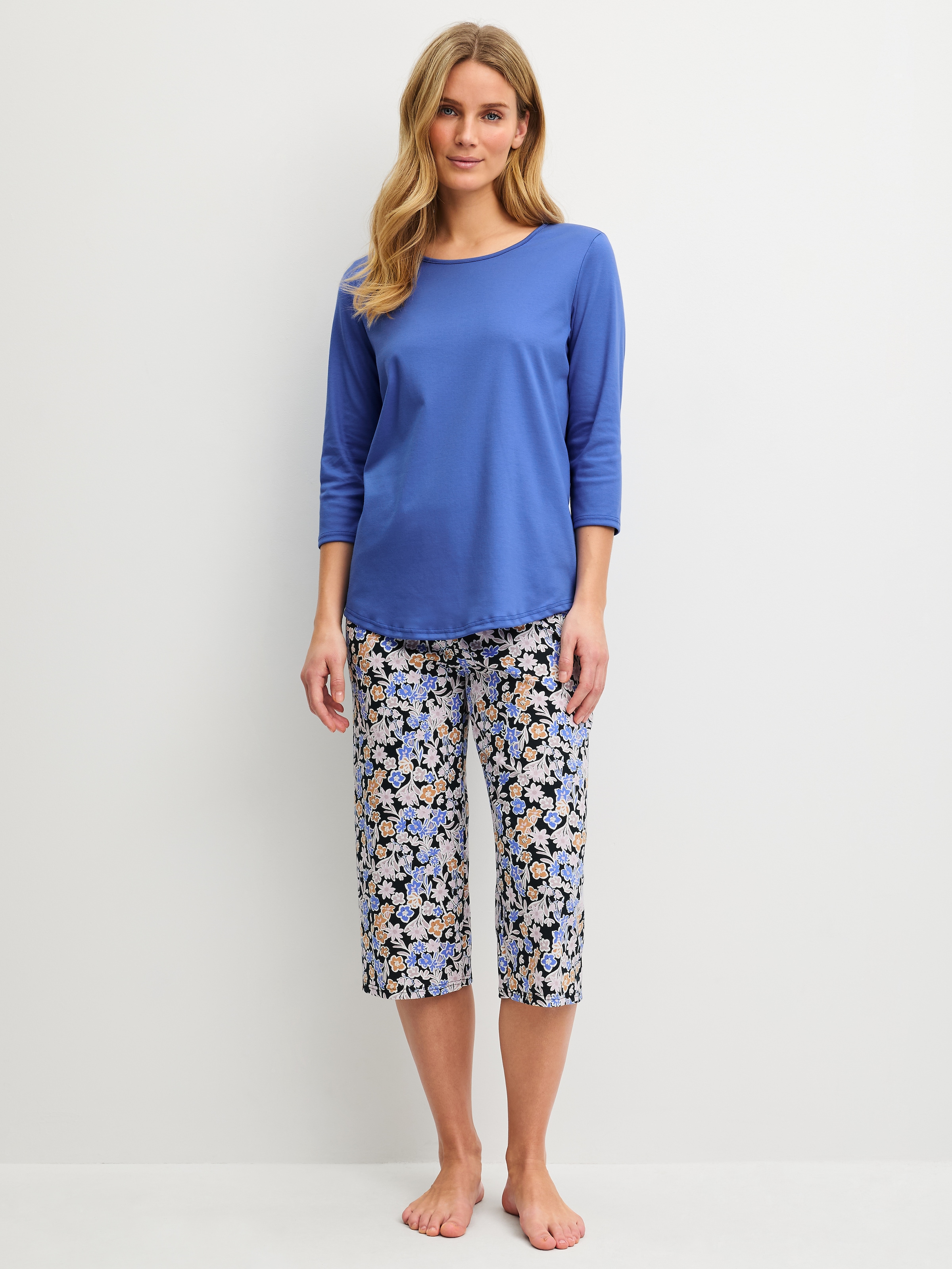 Image of CALIDA Capri-Pyjama "Flower Dreams" 2 mit floralem Muster, Interlock-Qualität