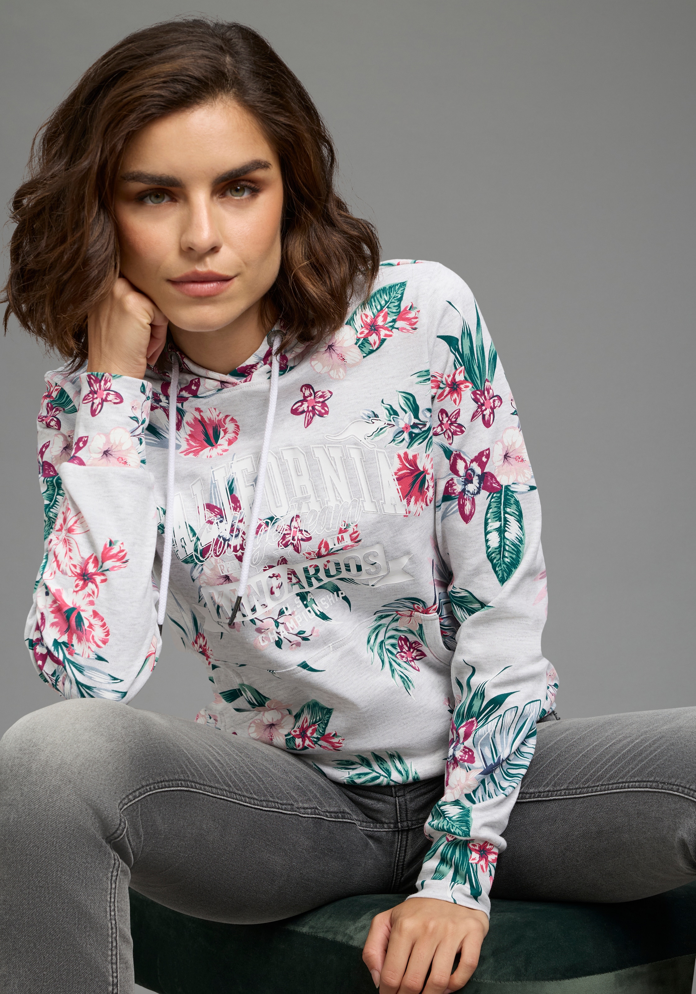 KangaROOS Sweat à capuche , avec capuche et cordon de serrage, manches longues, longueur couvrant les hanches
