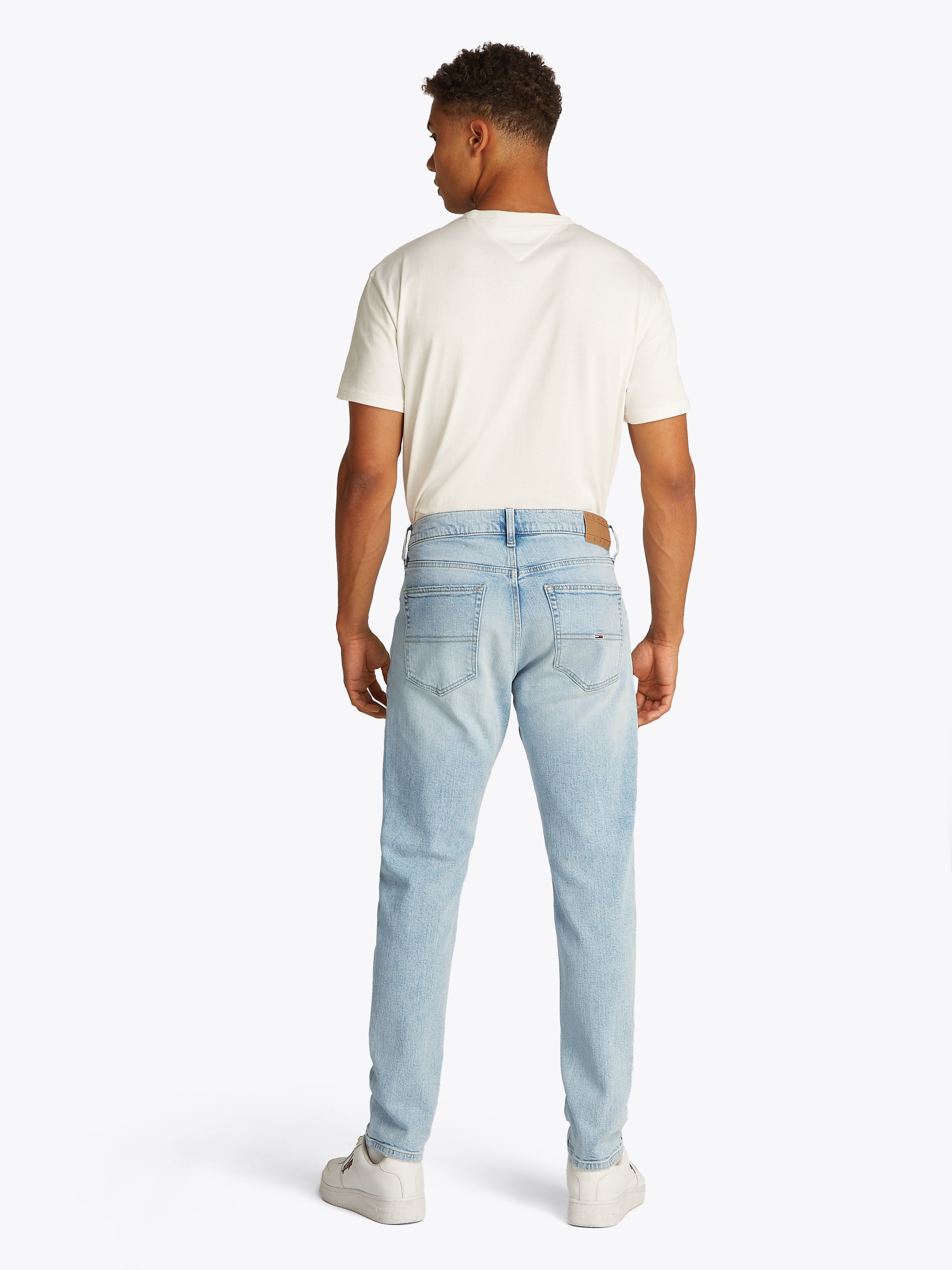 Tommy Jeans Jeans slim »Austin Slim Tapered« zum Knöchel hin schmaler werdende Jeans mit mittlerer Leibhöhe