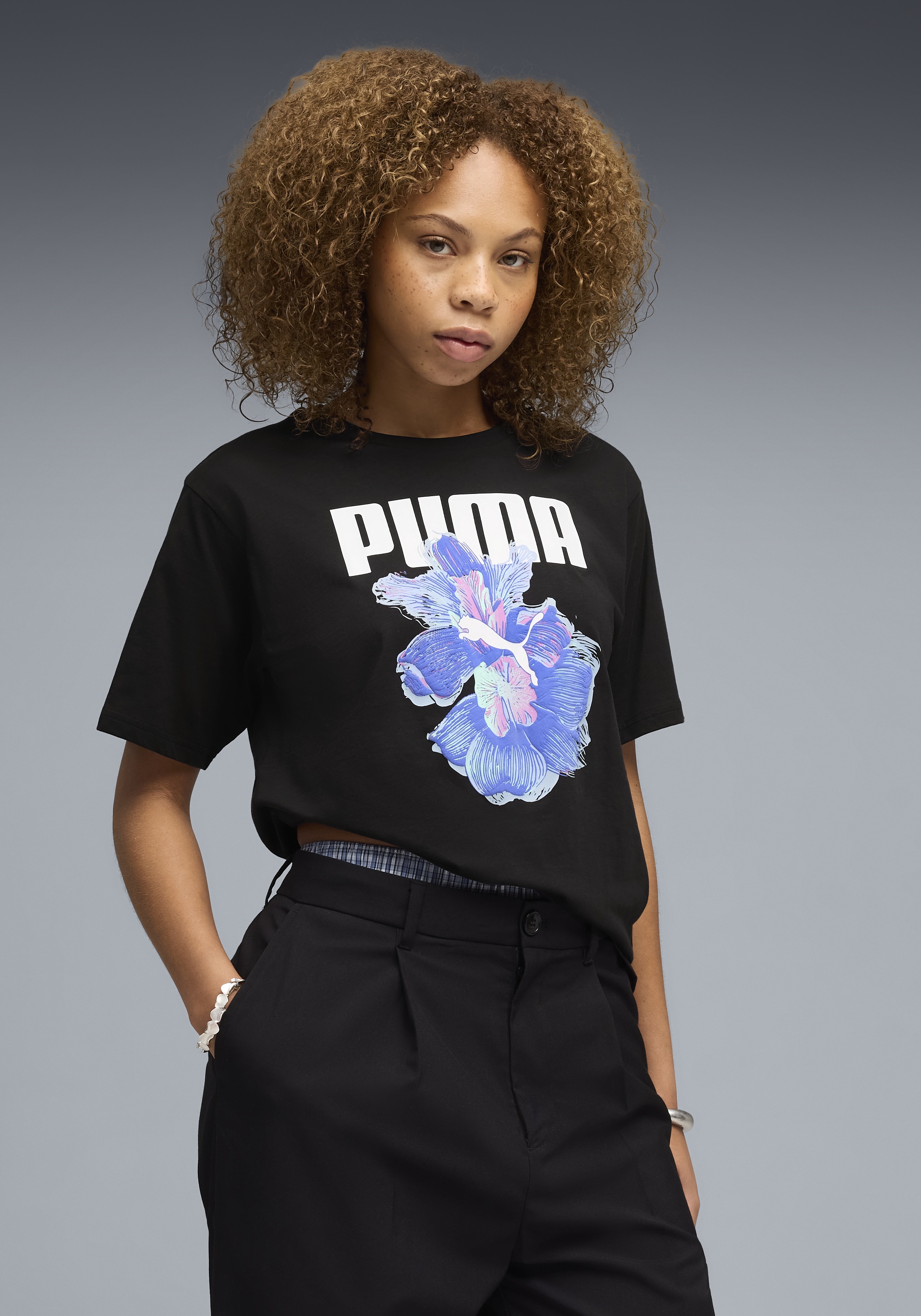 Image of PUMA T-Shirt "GRAPHICS RELAXED FLOWER TEE" lockere Passform, Kurzarm, Rundhalsausschnitt