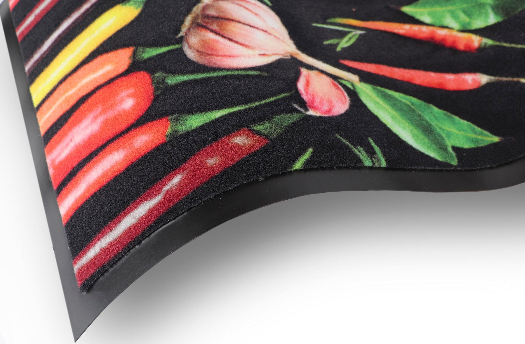 Primaflor-Ideen in Textil Küchenläufer »CHILI HERBS, Made in Belgium«, rechteckig, 6,5 mm Höhe, Chili-Kräuter Motiv, Grösse 50x150 cm, rutschhemmend, Küche