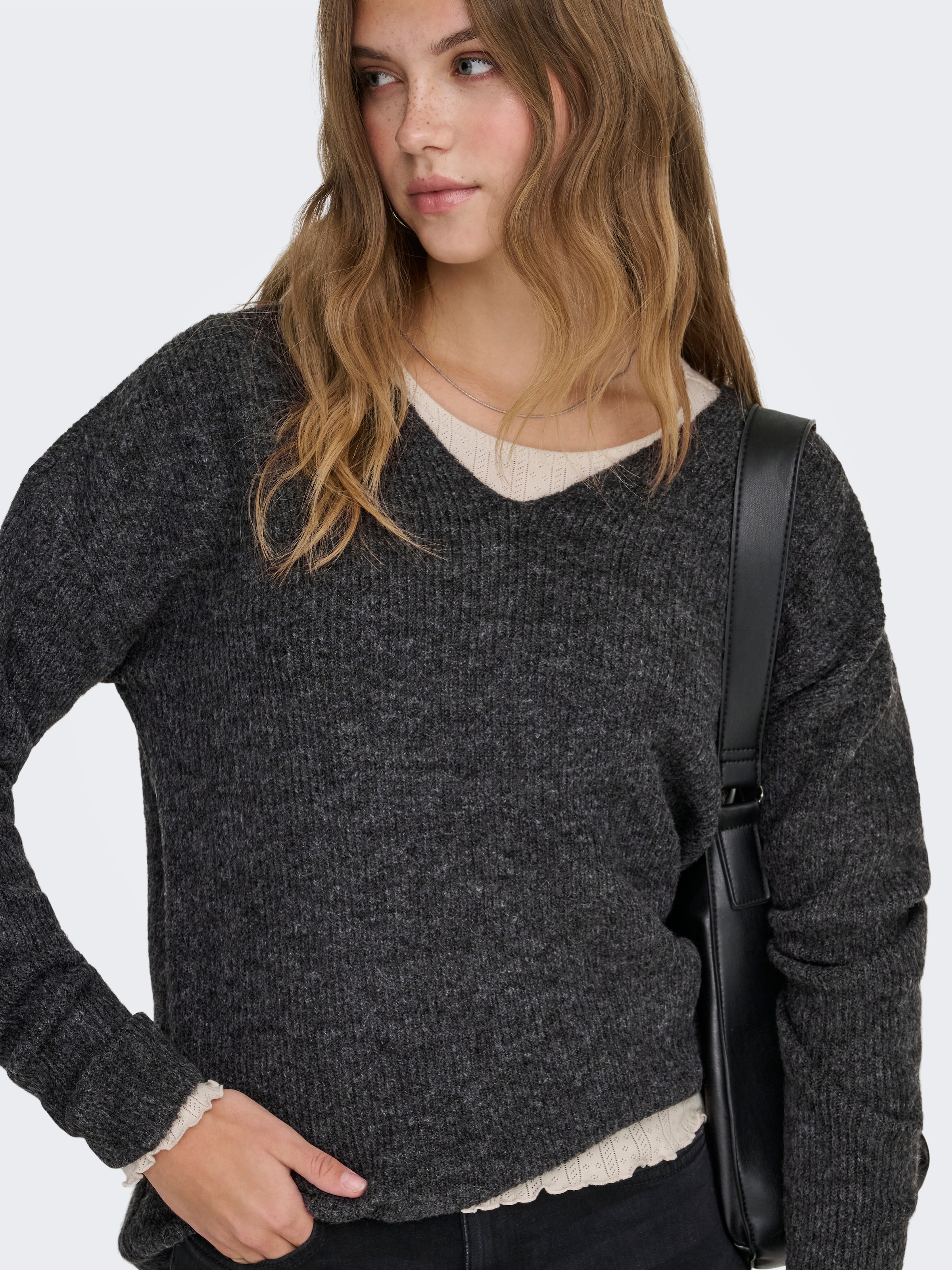 ONLY Pull en tricot »ONLCAMILLA V-NECK L/S PULLOVER KNT NOOS«