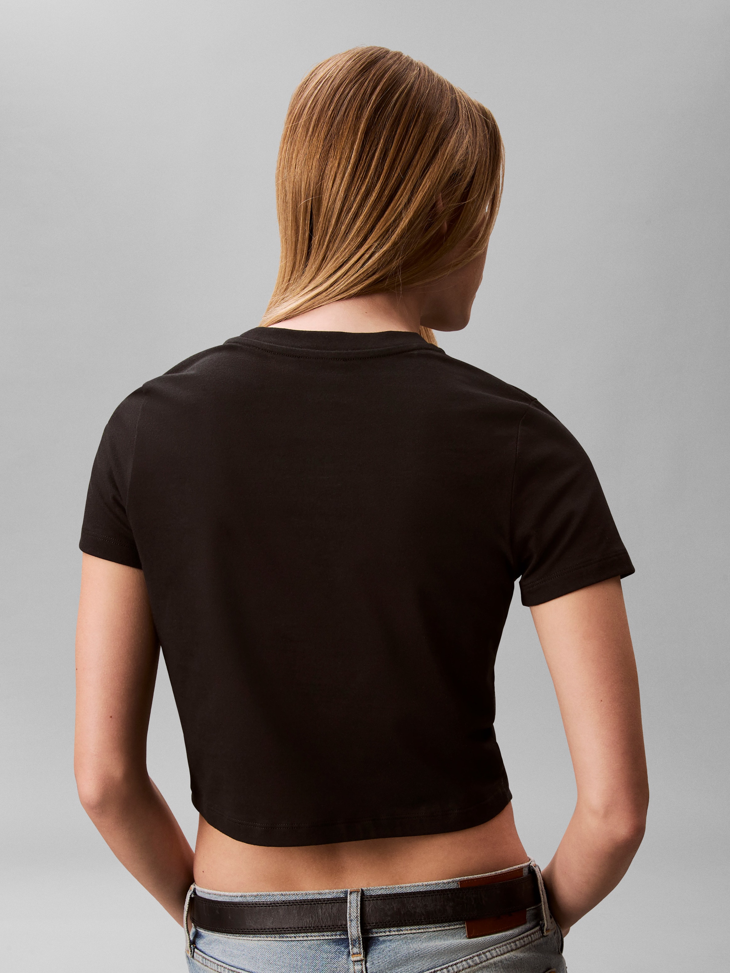 Calvin Klein Jeans T-shirt »LOGO CROPPED TEE« coupe boxy avec col rond, avec inscription logo