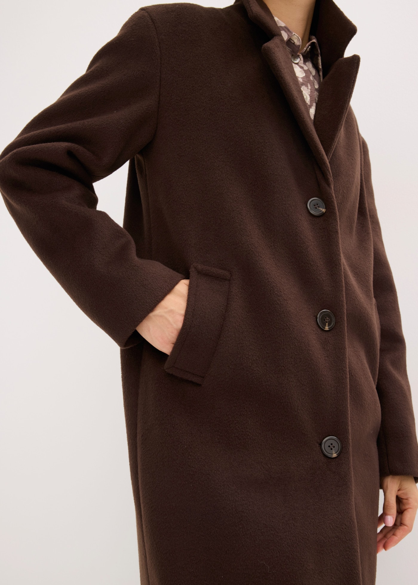 bonprix Manteau court en imitation de laine, coupe décontractée, avec col à revers, festif