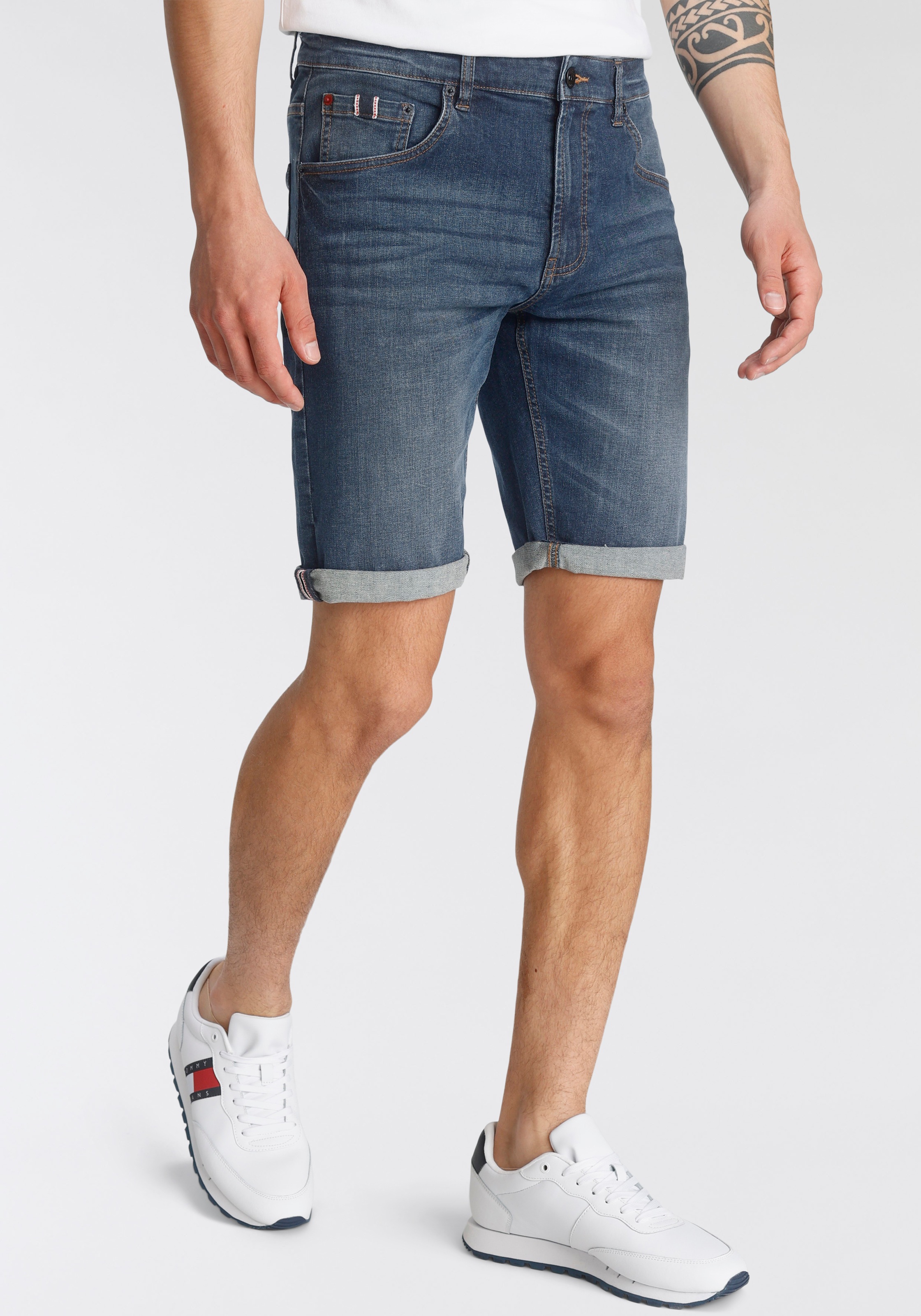 Image of H.I.S Jeansshorts »DEYO«, Nachhaltige, wassersparende Produktion durch OZON WASH bei Ackermann Versand Schweiz