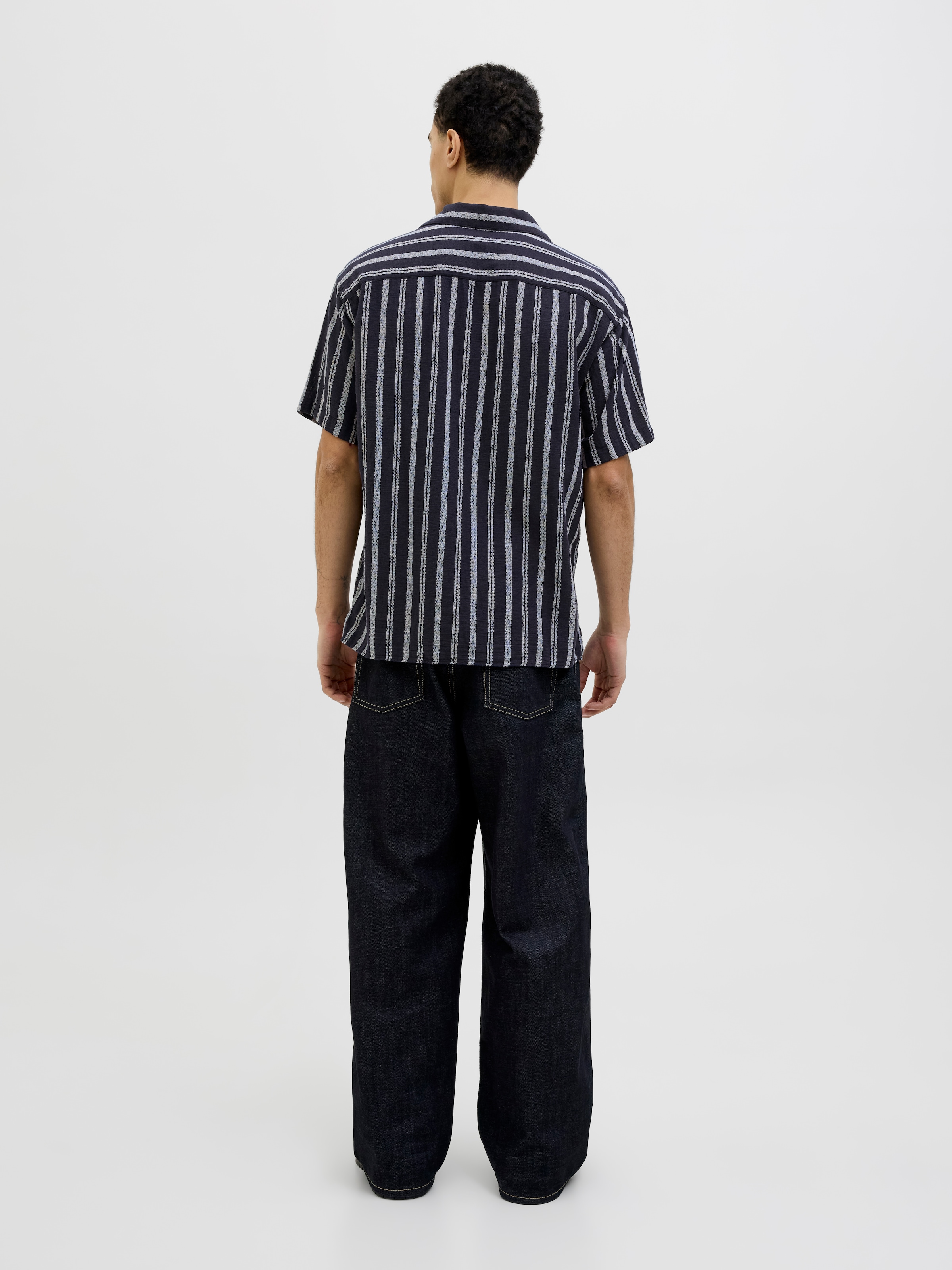 Jack & Jones Kurzarmhemd »JJEENZO STRIPE RESORT SHIRT SS SN«, mit Streifen Muster