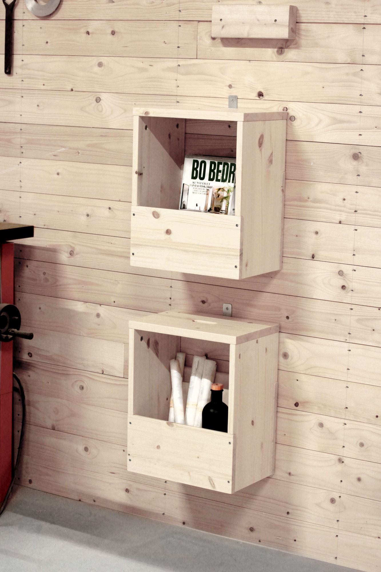 Karup Design Beistelltisch "GRAB-IT Stuhl, Hocker, Ablage, Aufbewahrung, Wandregal, Abstelltisch" Beistelltisch mit Stauraum, Mehrzweck, zum Mitnehmen, Kiefer massiv
