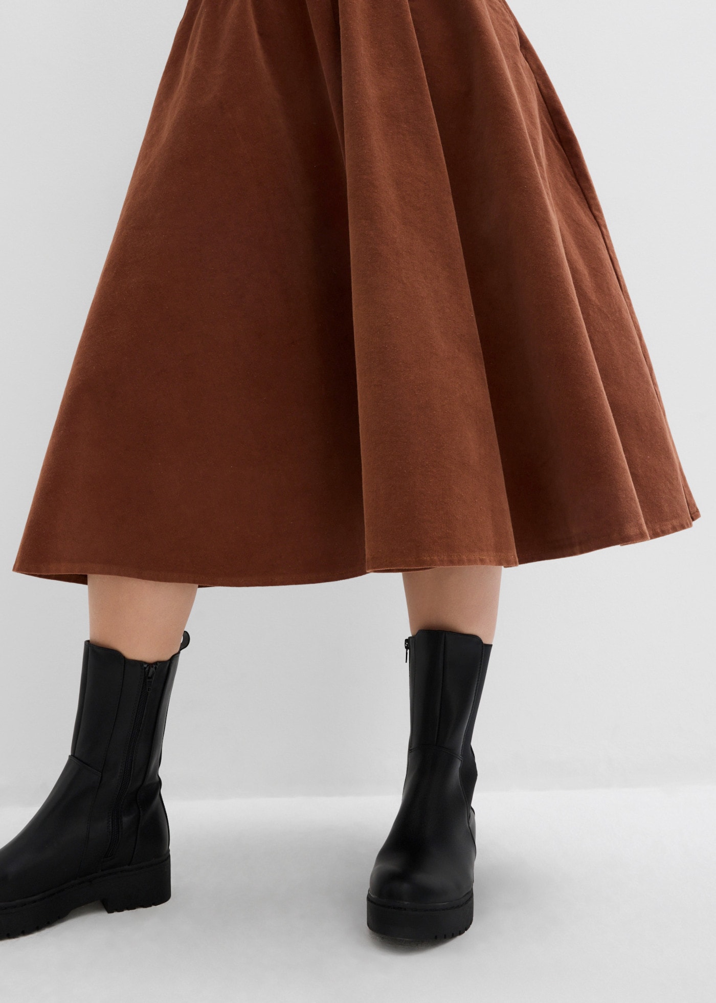 bonprix Jupe en velours Coupe ample, avec ceinture élastique