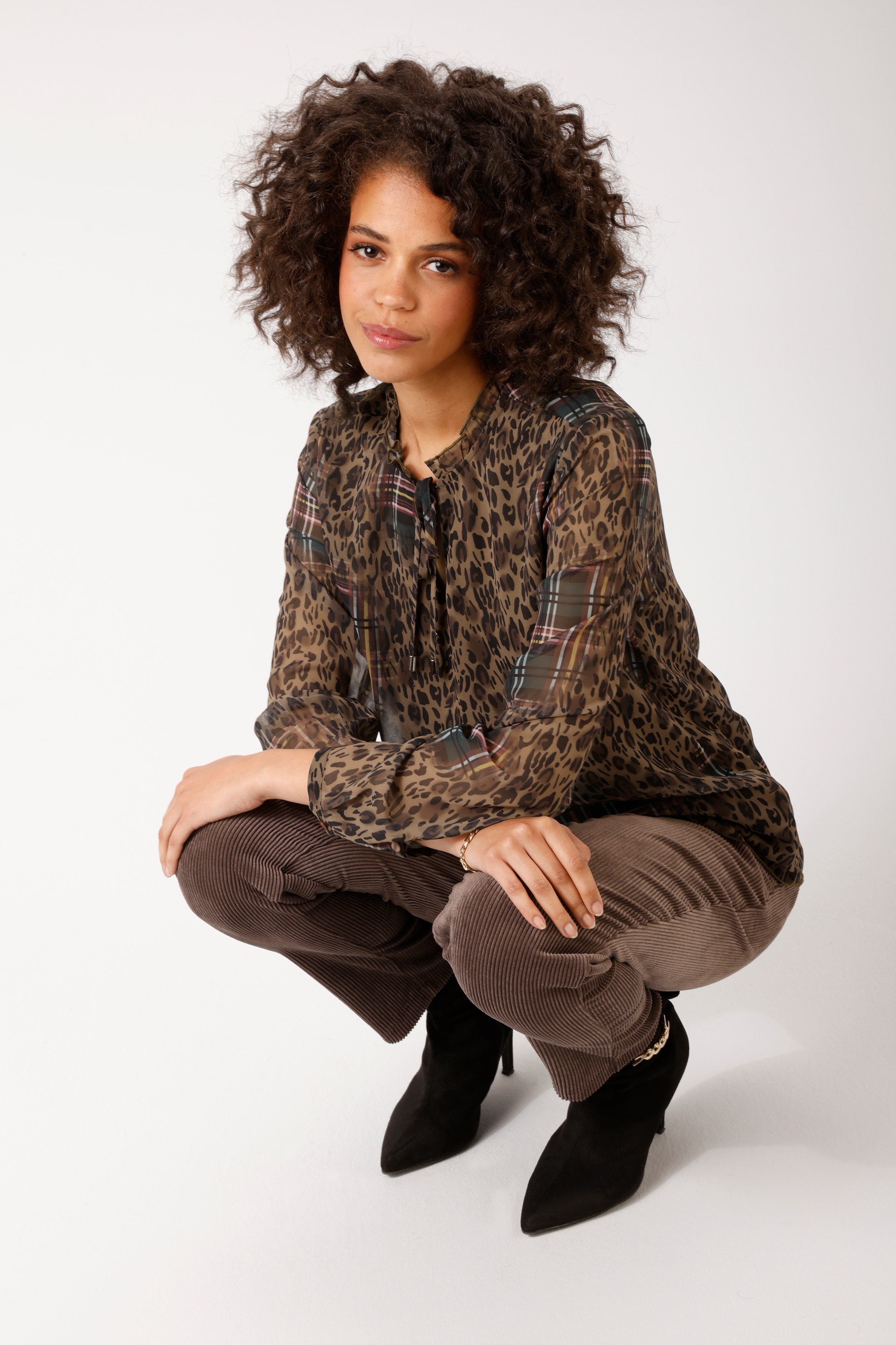 Aniston CASUAL Blouse à enfiler imprimé léopard avec carreaux colorés - NOUVELLE COLLECTION