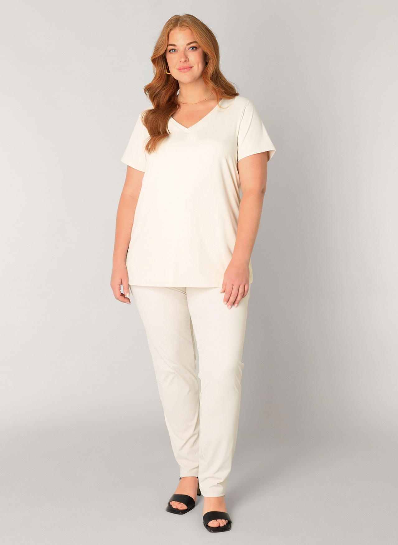 Base Level Curvy T-shirt en V »Lilly« avec stretch