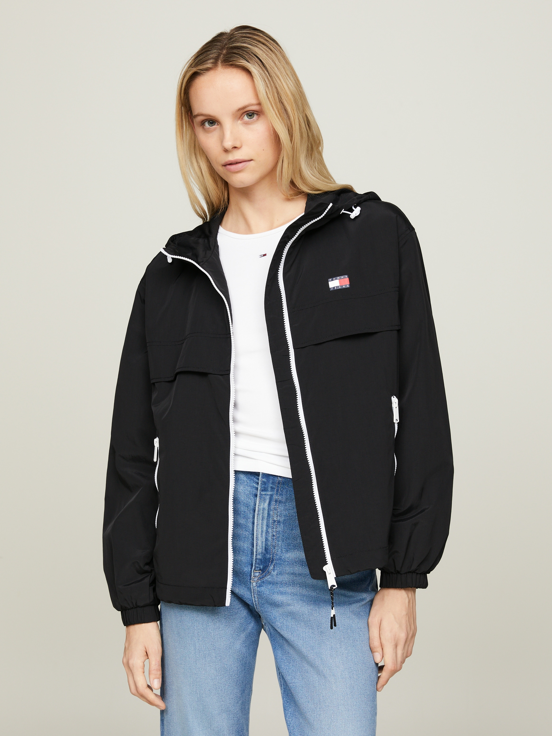 Tommy Jeans Windbreaker »TJW CHICAGO WINDBREAKER EXT«, mit Kapuze, mit kontrastfarbenen Reissverschlüssen