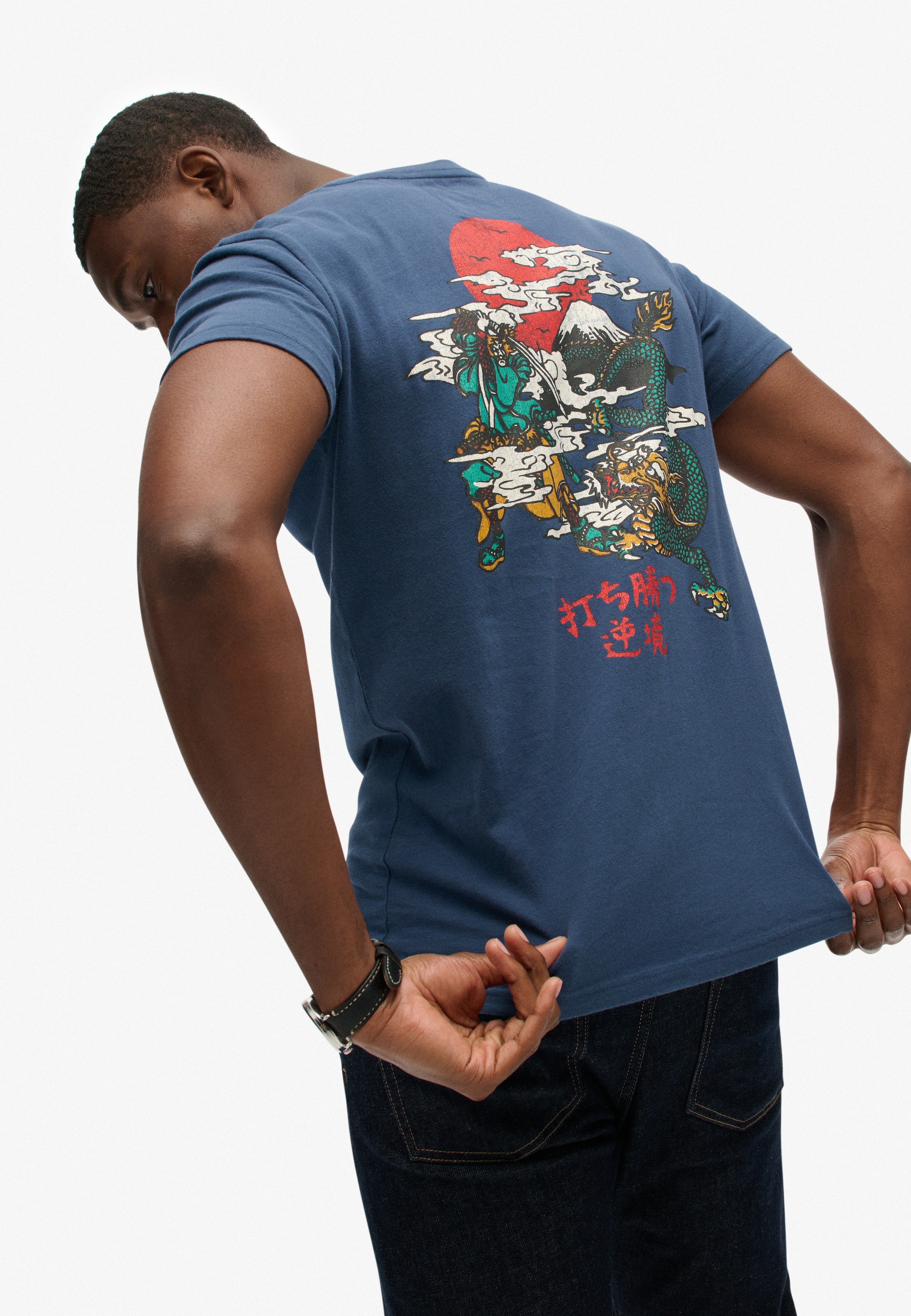 Superdry Rundhalsshirt »VL TOKYO RELAXED TEE«, mit coolem Tattoo-Print