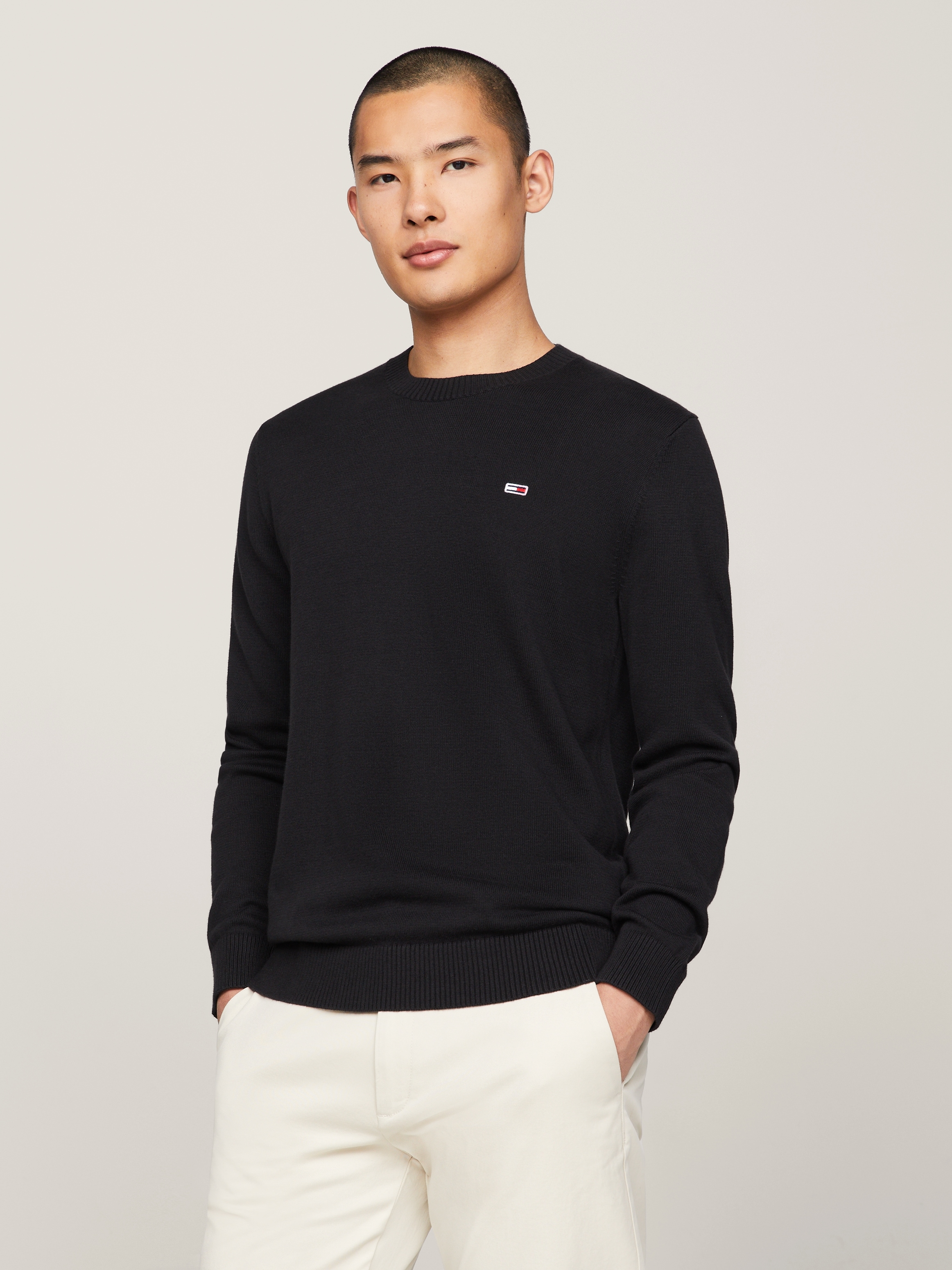 TOMMY JEANS Rundhalspullover »TJM SLIM ESSENTIAL LIGHT SWEATER«, mit Flag-Patch