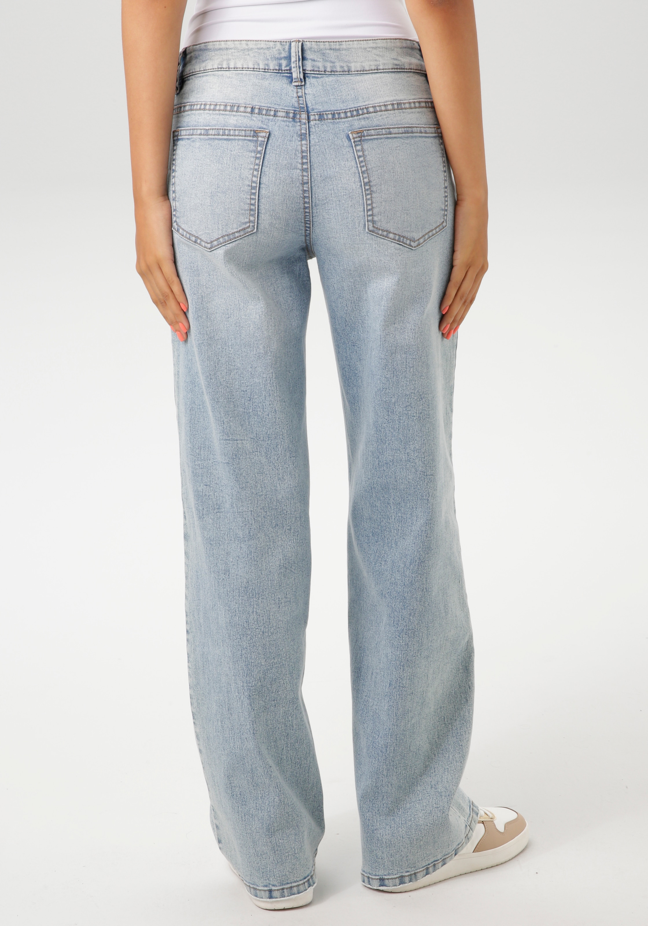 Aniston CASUAL Straight-Jeans, mit trendig weitem Bein - NEUE KOLLEKTION