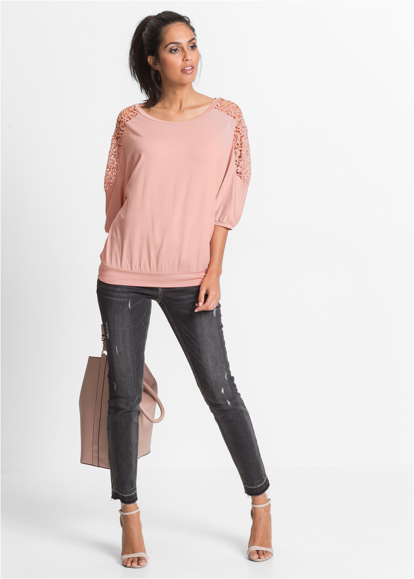 bonprix T-shirt oversize oversize, manches chauve-souris 3/4 avec découpes et empiècements en dentelle