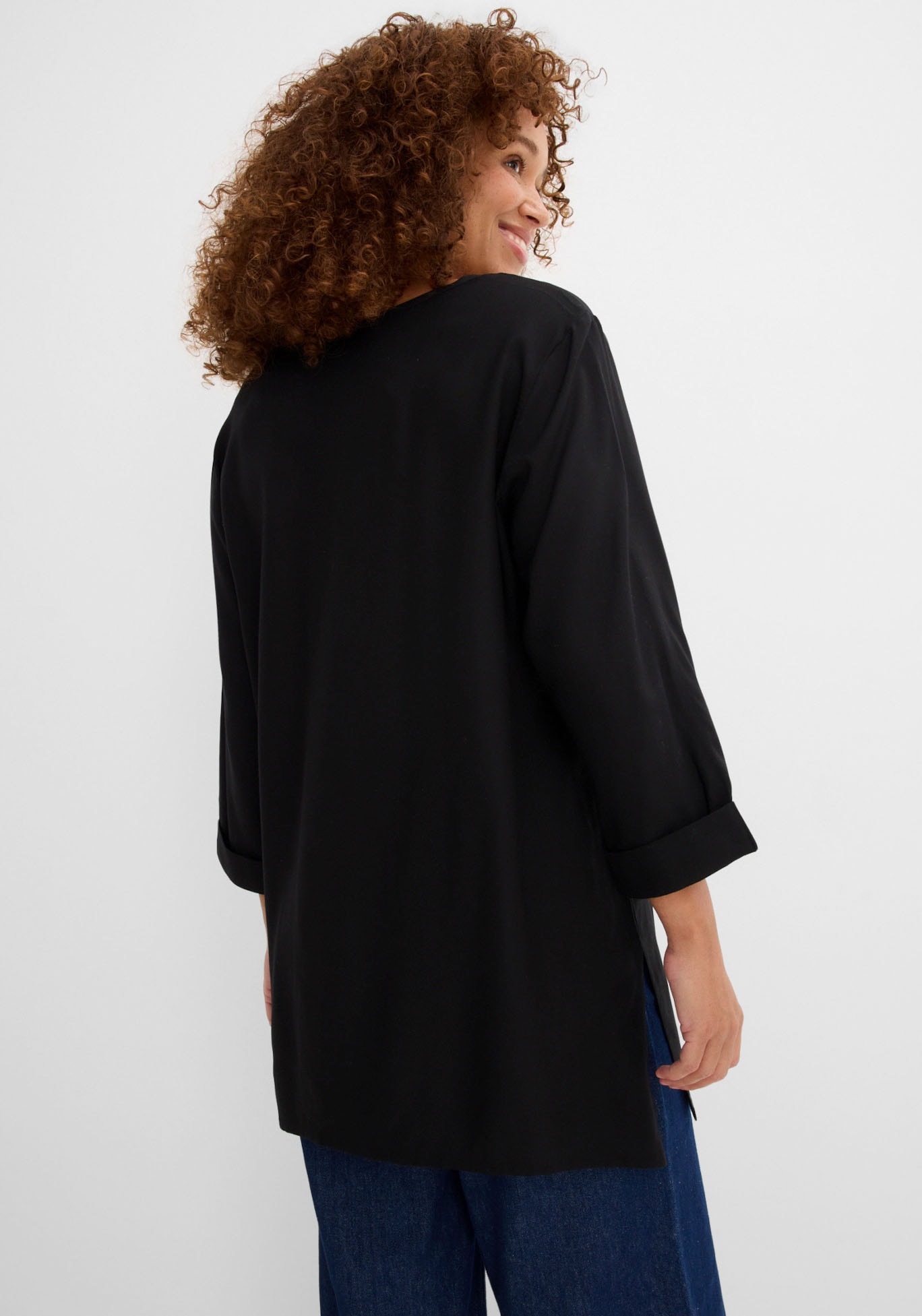 bonprix Shirtbluse »Blusenshirt aus reiner Viskose« Oversize-Passform, mit Zipfelsaum, mit Ausschnittdetail, 3/4-Ärmel