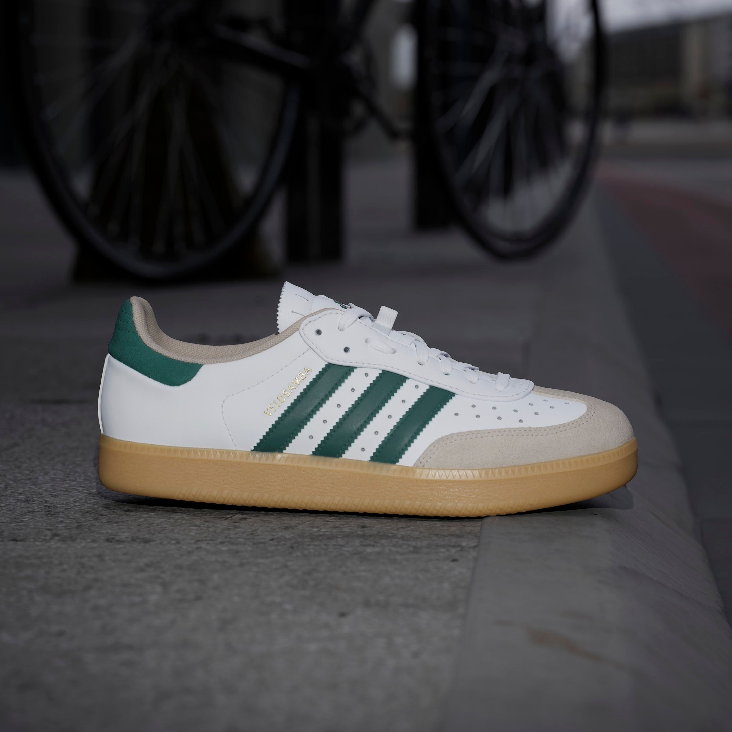 adidas Performance Fahrradschuh, inspiriert vom Design des adidas samba