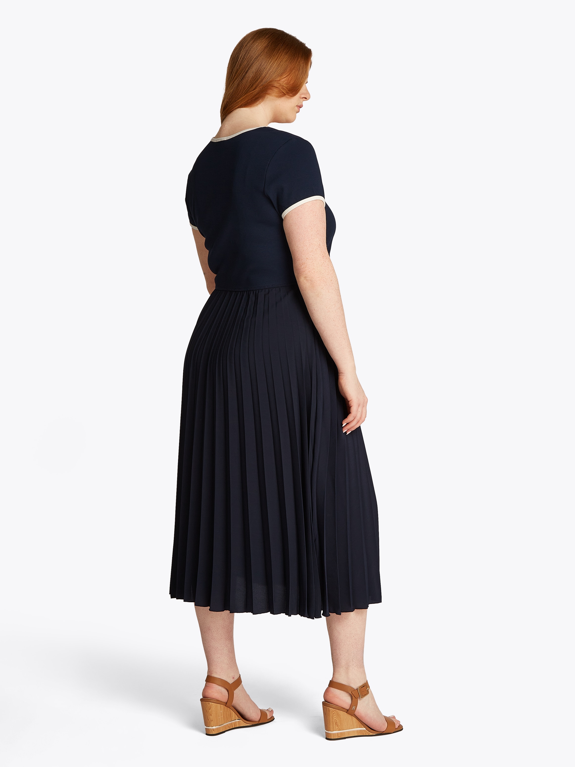 Tommy Hilfiger Curve Blusenkleid »CRV CONTRAST SOFT V-NK DRESS«, in Grossen Grössen, mit tiefem Rundausschnitt