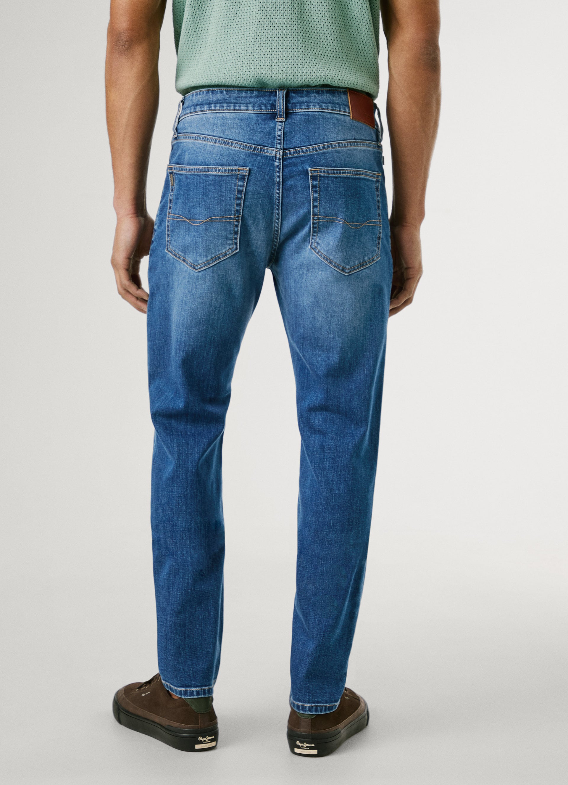 Pepe Jeans Tapered-fit-Jeans »TAPERED JEANS STANLEY«, Ziernähte an den Gesässtaschen