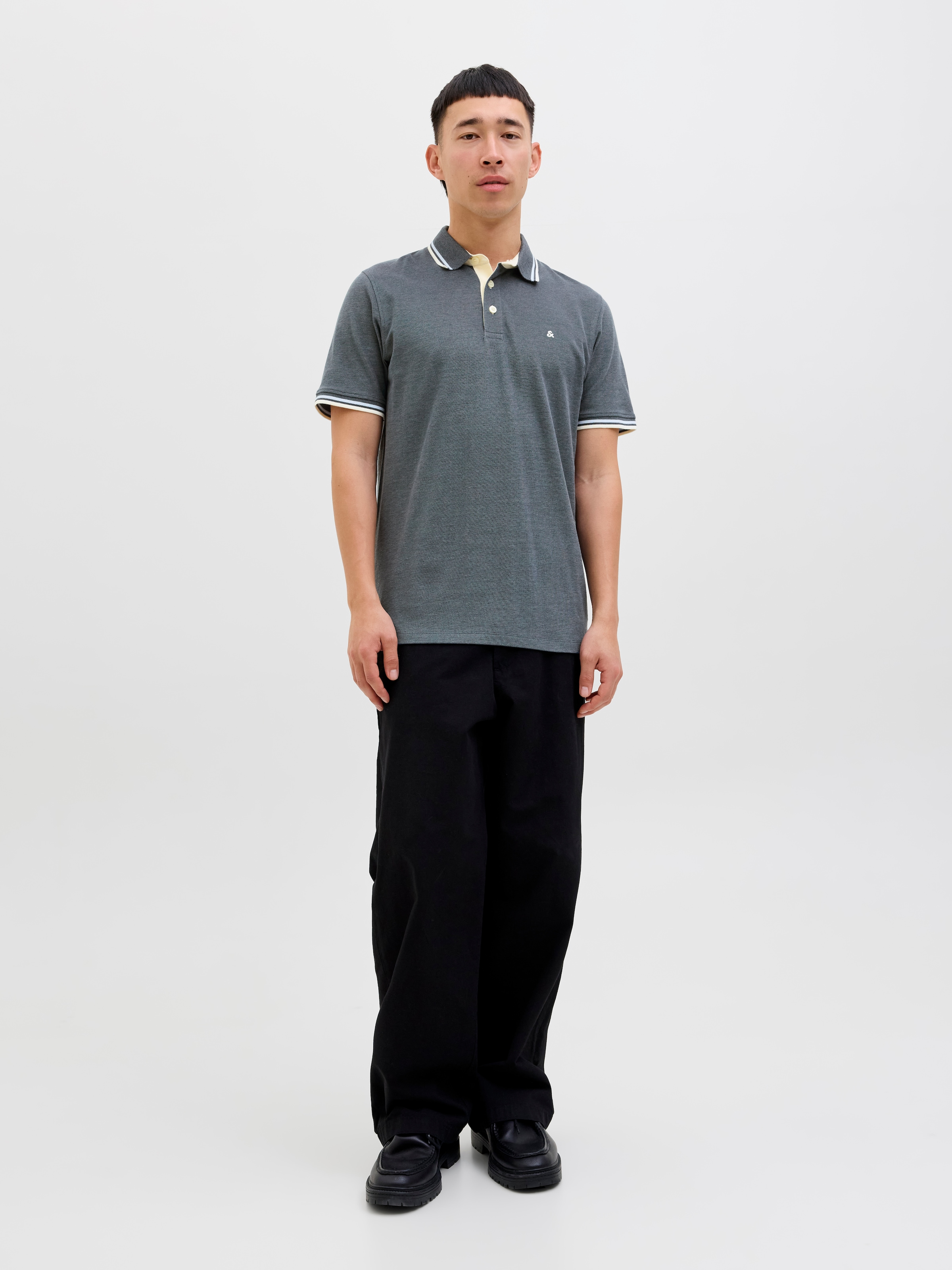 Jack & Jones Poloshirt »JJEPAULOS  Poloshirt mit klassischem Kragen und figurbetonter Form« Logostickerei, modisch, schmal, Baumwolle, Polokragen