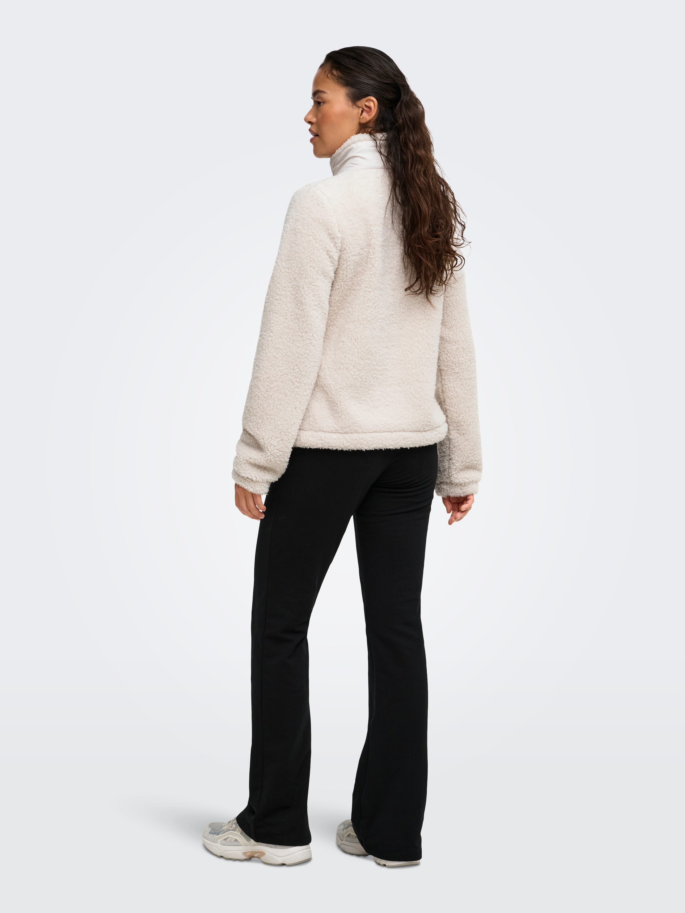 ONLY Play Veste en peluche »ONPAMY-FLUF HN FZ LS JCK NOOS« Kunstfaser