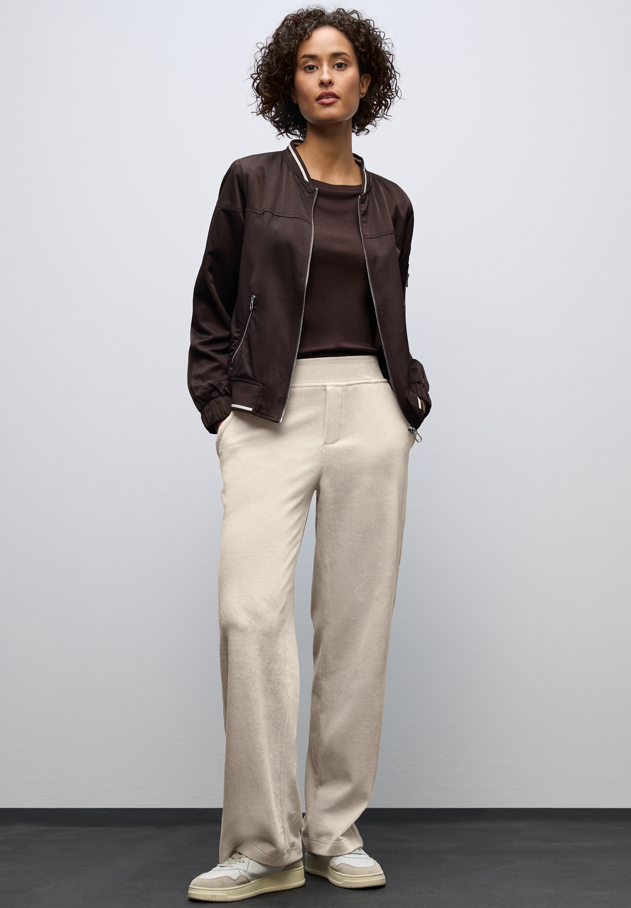 STREET ONE Pantalon en velours côtelé  mit Stretch und seitliche Taschen