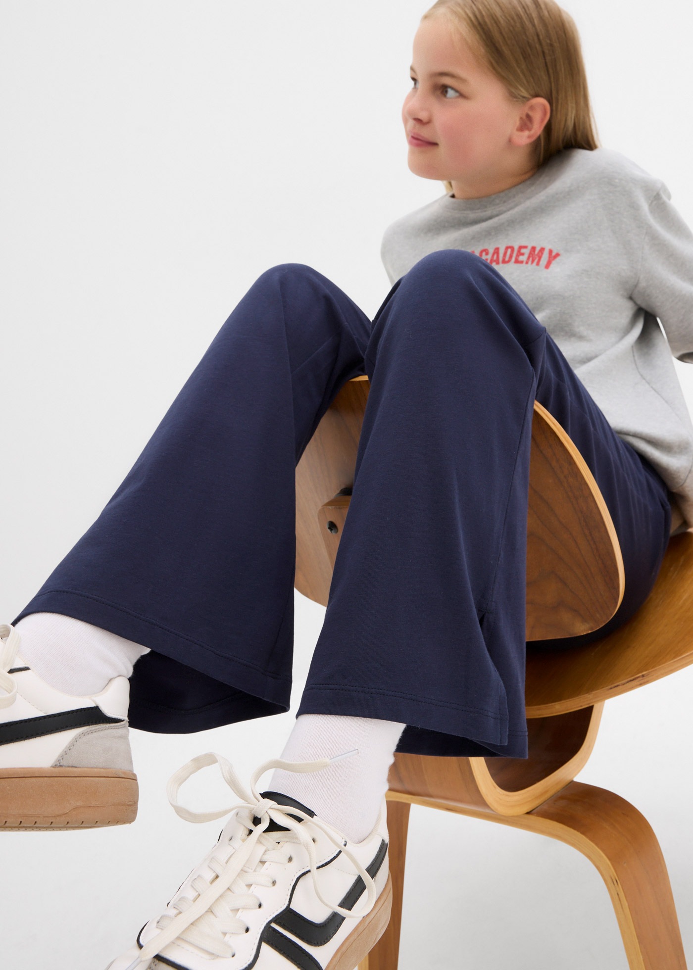 bonprix Pantalon à pattes d'éléphant »Schlaghose aus Baumwoll-Mix mit seitlichen Schlitzen«  Schlaghose aus Baumwoll-Mix mit seitlichen Schlitzen