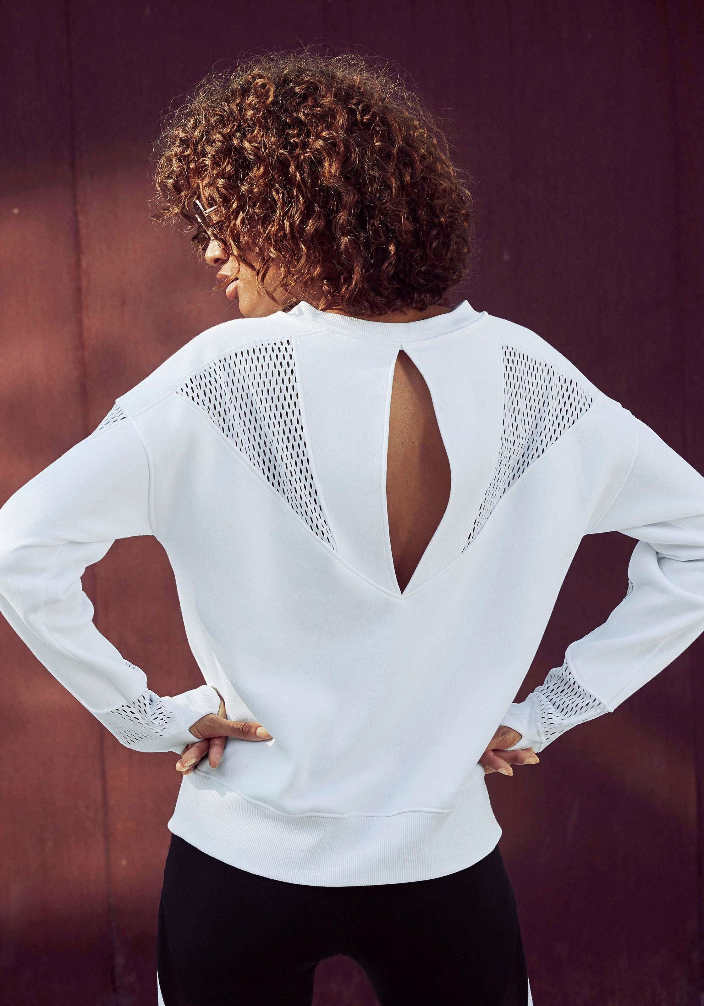 Image of LASCANA ACTIVE Sweatshirt »Technical Red«, mit Mesh-Einsätzen und Cutout bei Ackermann Versand Schweiz