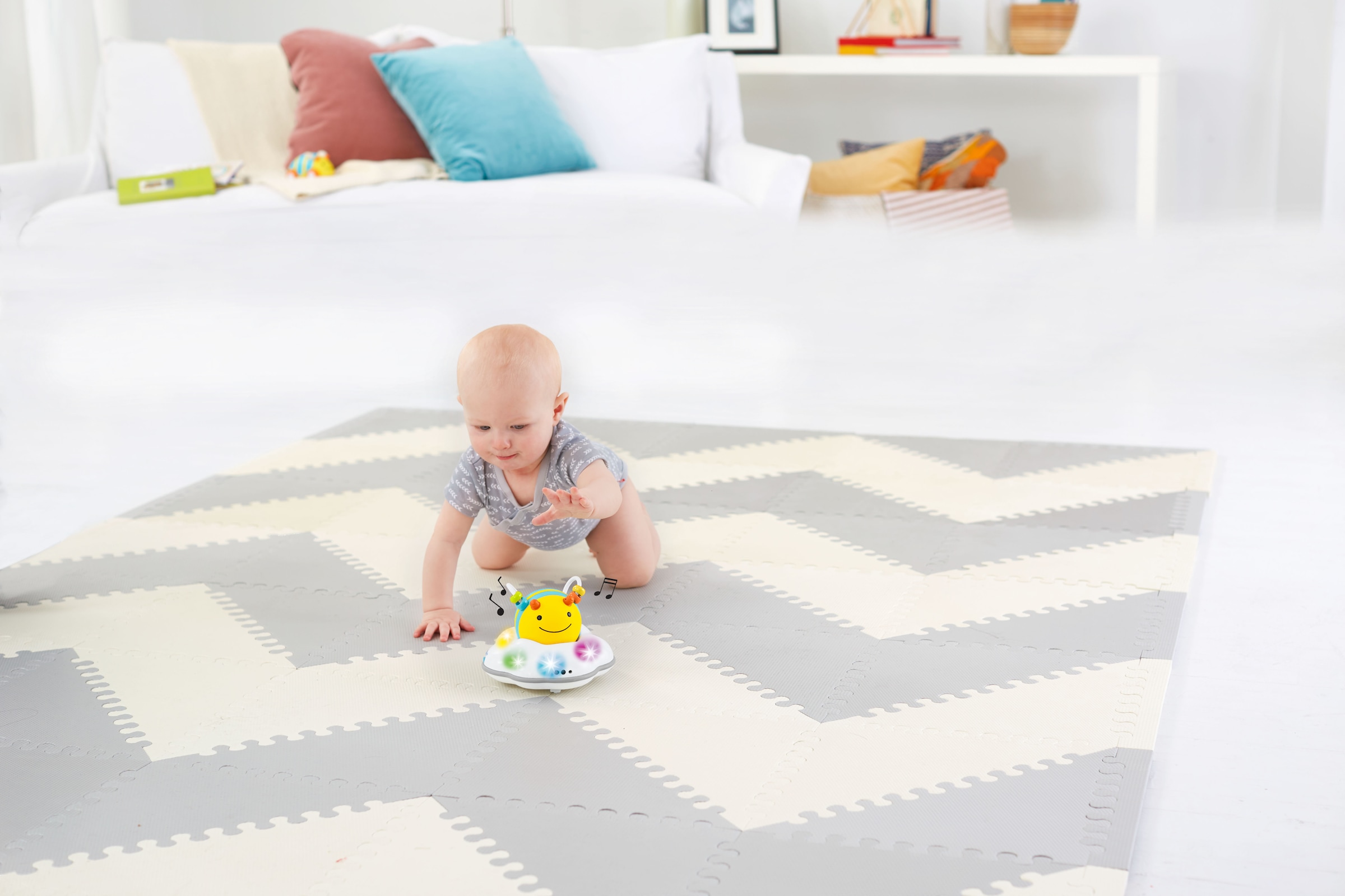 Skip Hop Lernspielzeug »Explore & More Krabbelspielzeug Biene«
