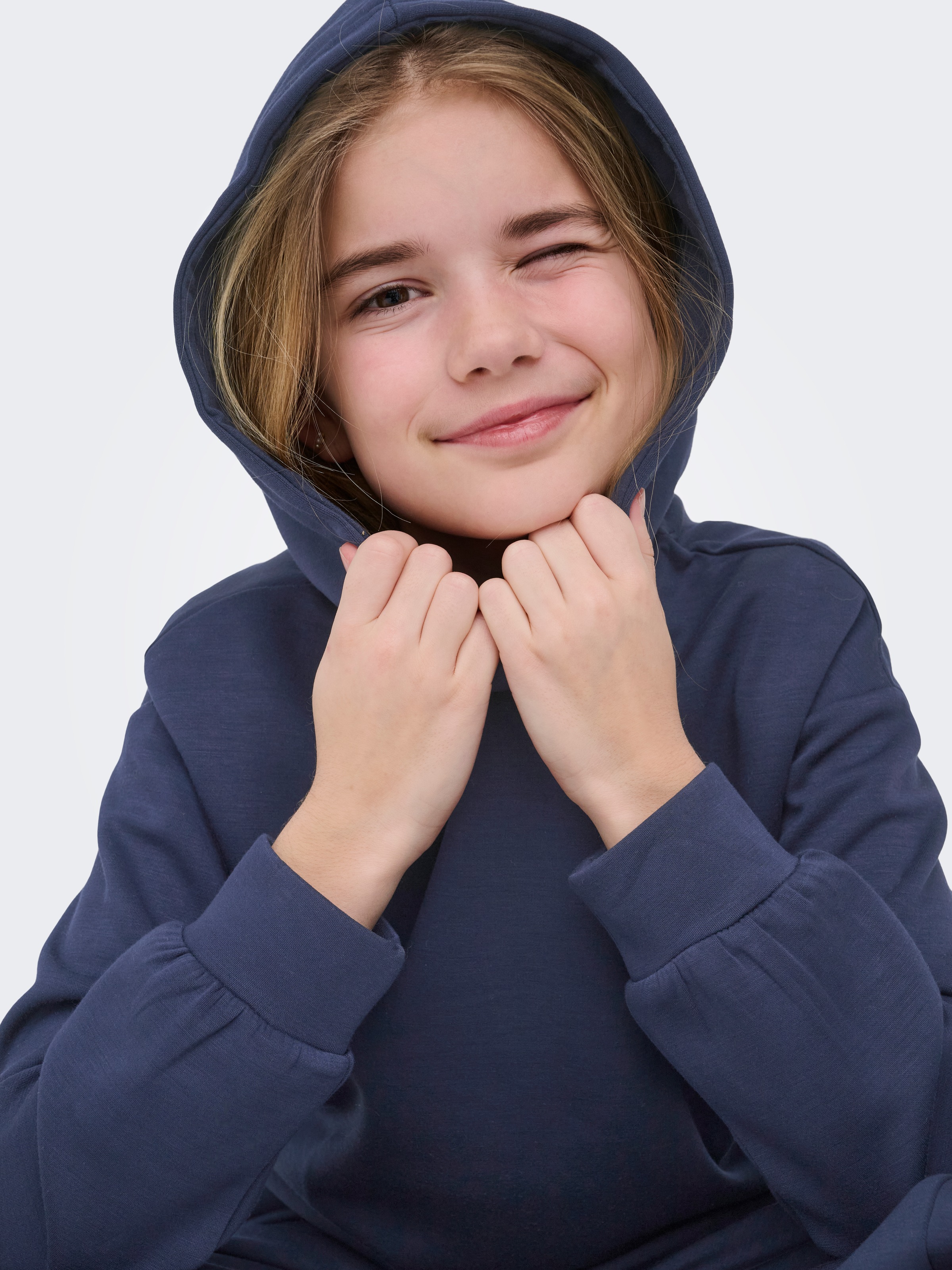 KIDS ONLY Sweat à capuche »KOGADA-COOPER HEART L/S HOOD FR SWT NOOS«
