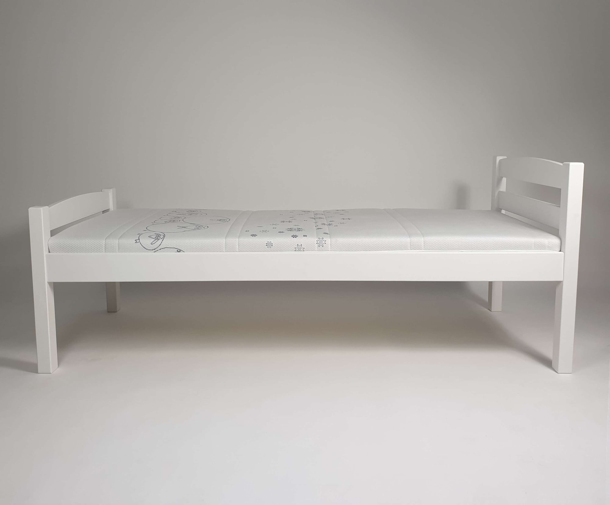 Home affaire Einzelbett »"OFI", Jugendbett, Skandinavisches Design, zeitlos elegant«, zertifiziertes Massivholz, Liegefläche 90x200 cm