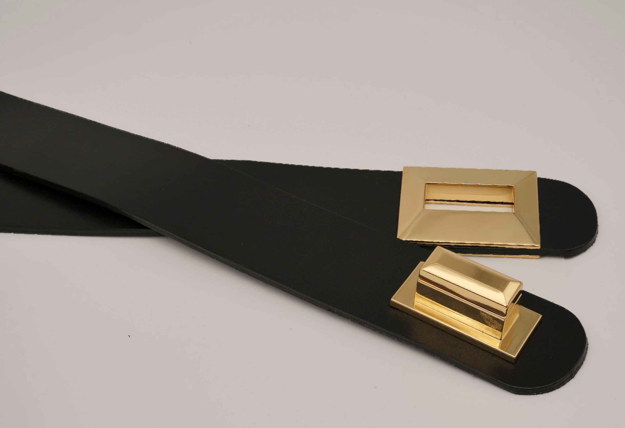 AnnaMatoni Ledergürtel, mit goldfarbenener Schliesse