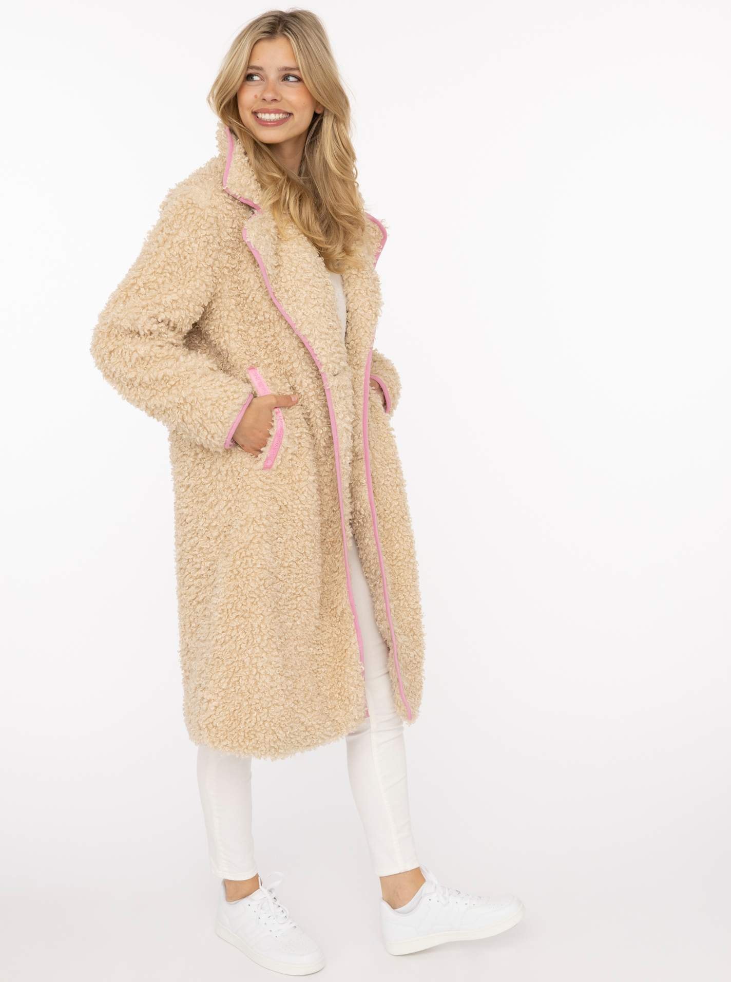 Zwillingsherz Manteau en imitation fourrure »„Happiness & Love“« Pièce it douillette, doublure intérieure avec motif cœur, 2 boutons