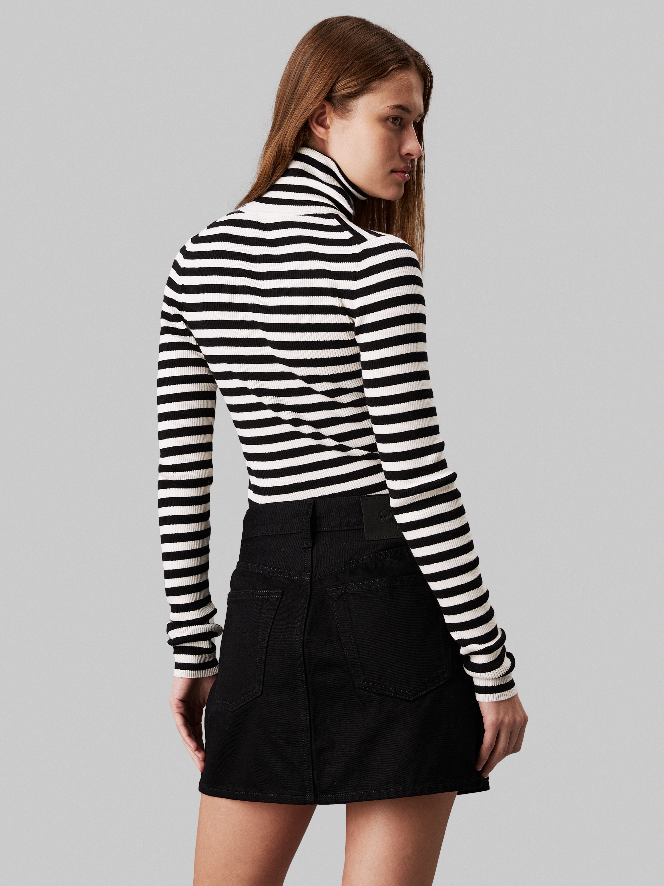 Calvin Klein Jeans Rollkragenpullover »WOVEN LABEL ROLL NECK SWEATER«, mit Logopatch