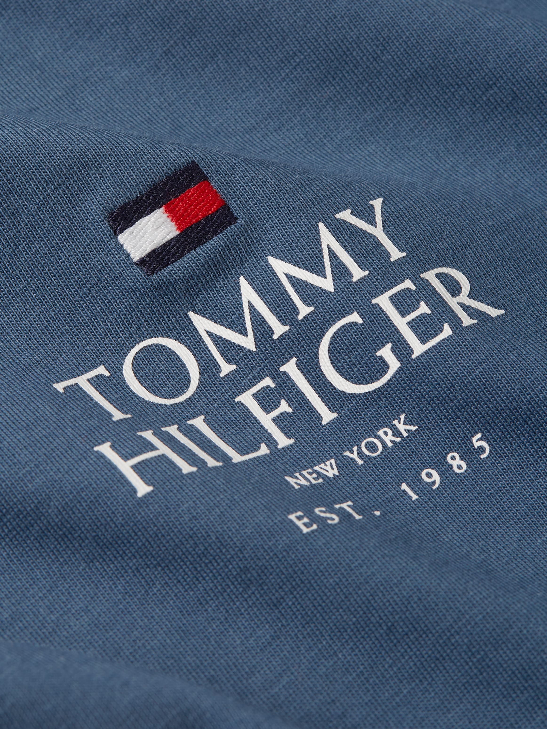 Tommy Hilfiger T-Shirt »HILFIGER STACK TEE«, Mit Markenprint