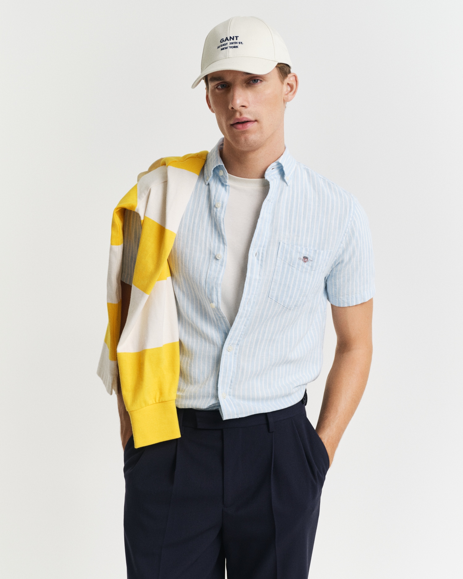 Gant Kurzarmhemd »REG COTTON LINEN STRIPE SS SHIRT«, ist ideal für warme Sommertage