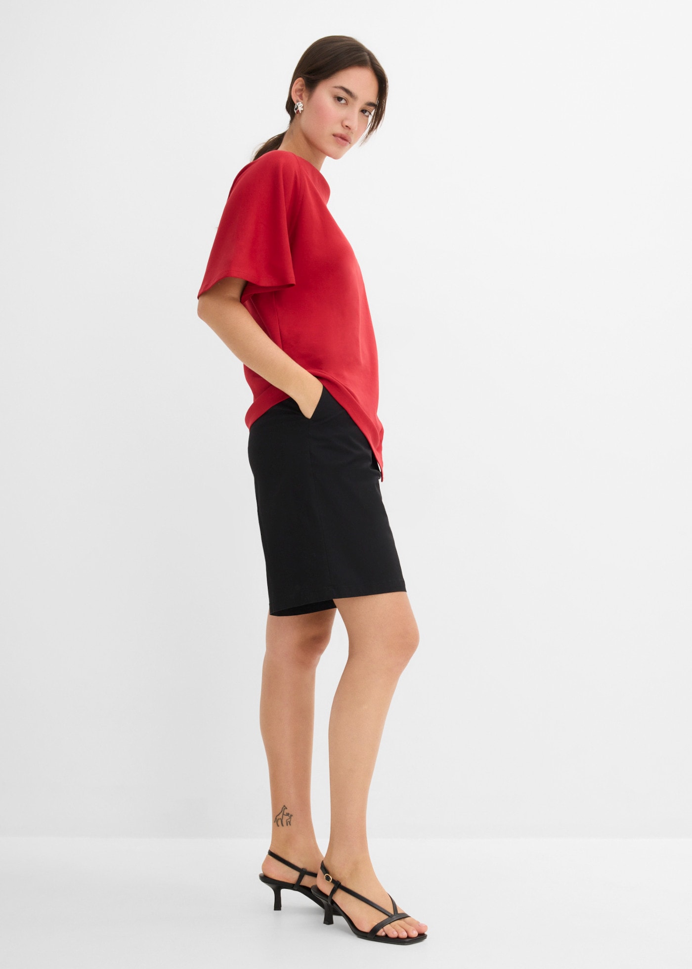bonprix T-Shirt mit Wasserfallausschnitt, asymmetrischer Saum, Kurzarm-Design