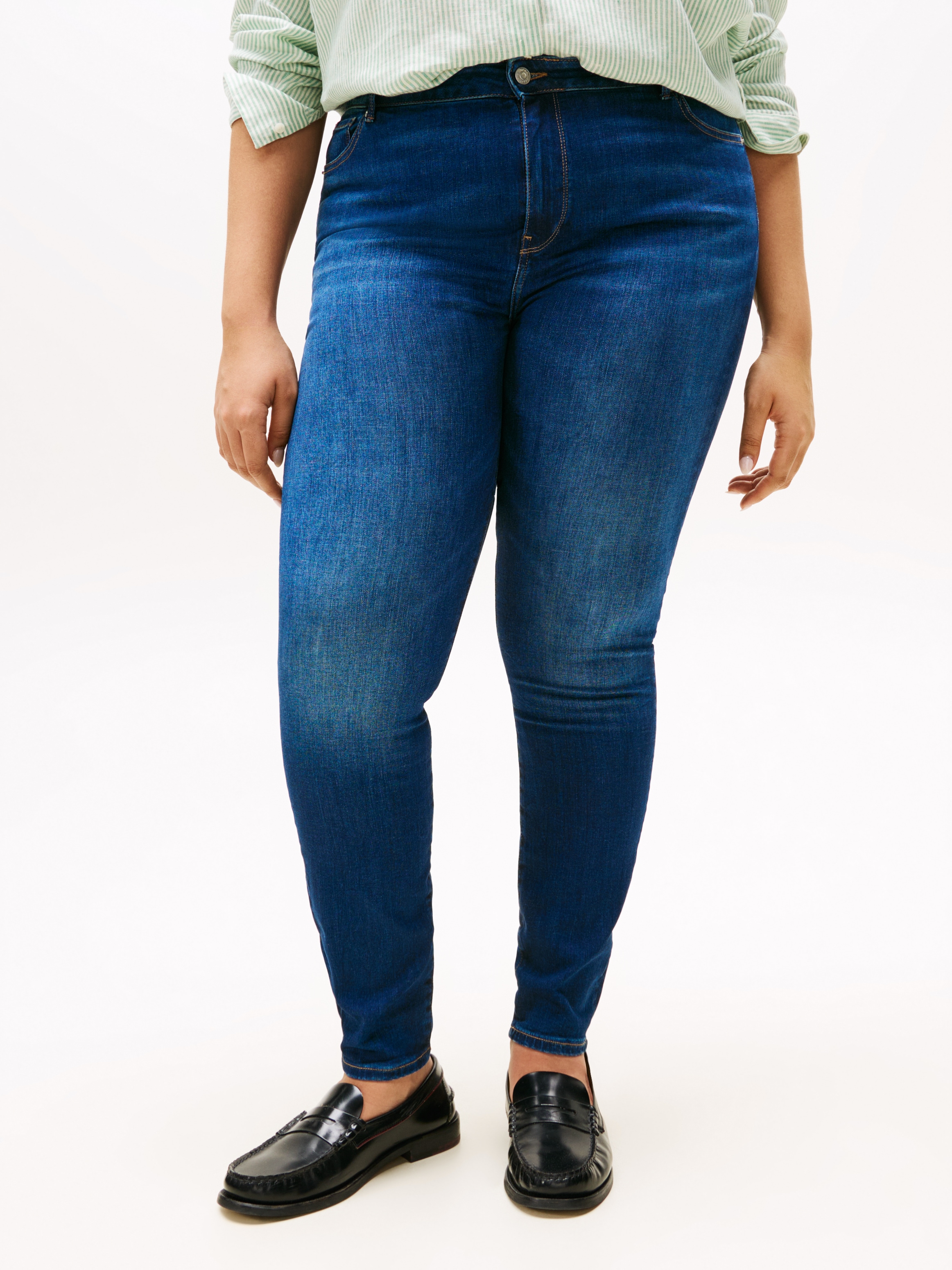 Tommy Hilfiger Curve Skinny-fit-Jeans »CRV HARLEM SKINNY RW NEW DOREEN«, in Grossen Grössen, Tommy Jeans Logo-Badge, stoned wash Optik