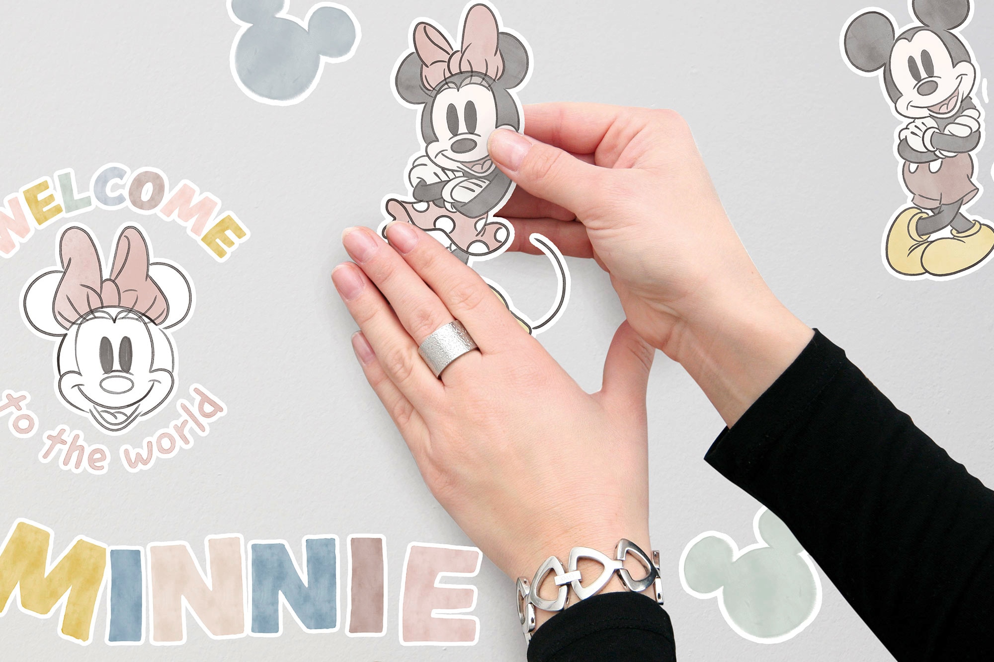 Komar Wandtattoo »Mickey Alphabet - Grösse 50 x 70 cm«, (56 St.), selbstklebend, Wandsticker, Kinderzimmer