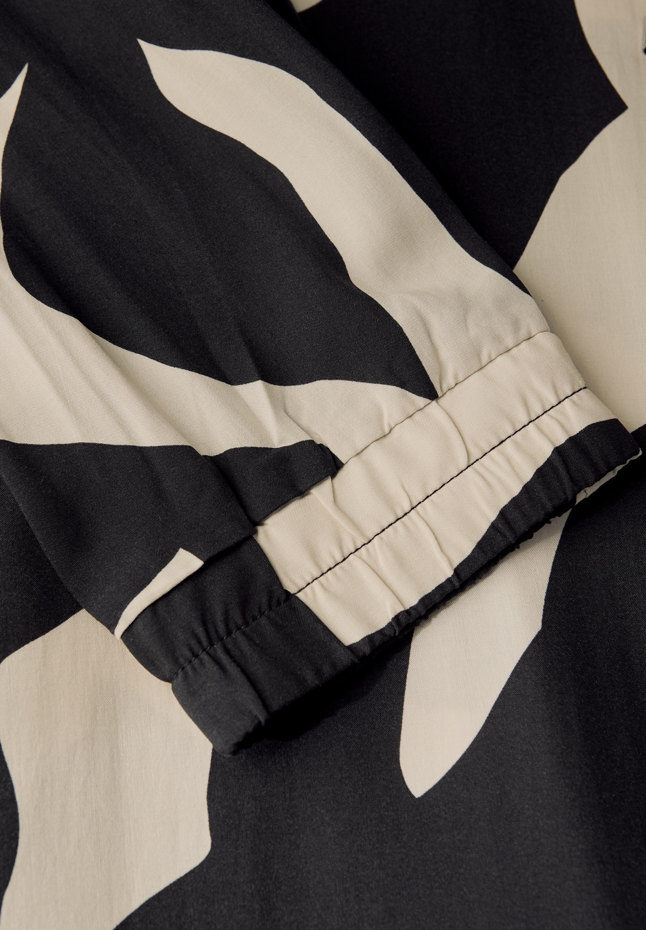 STREET ONE Midikleid, mit grafischem Muster und 3/4 -Arm