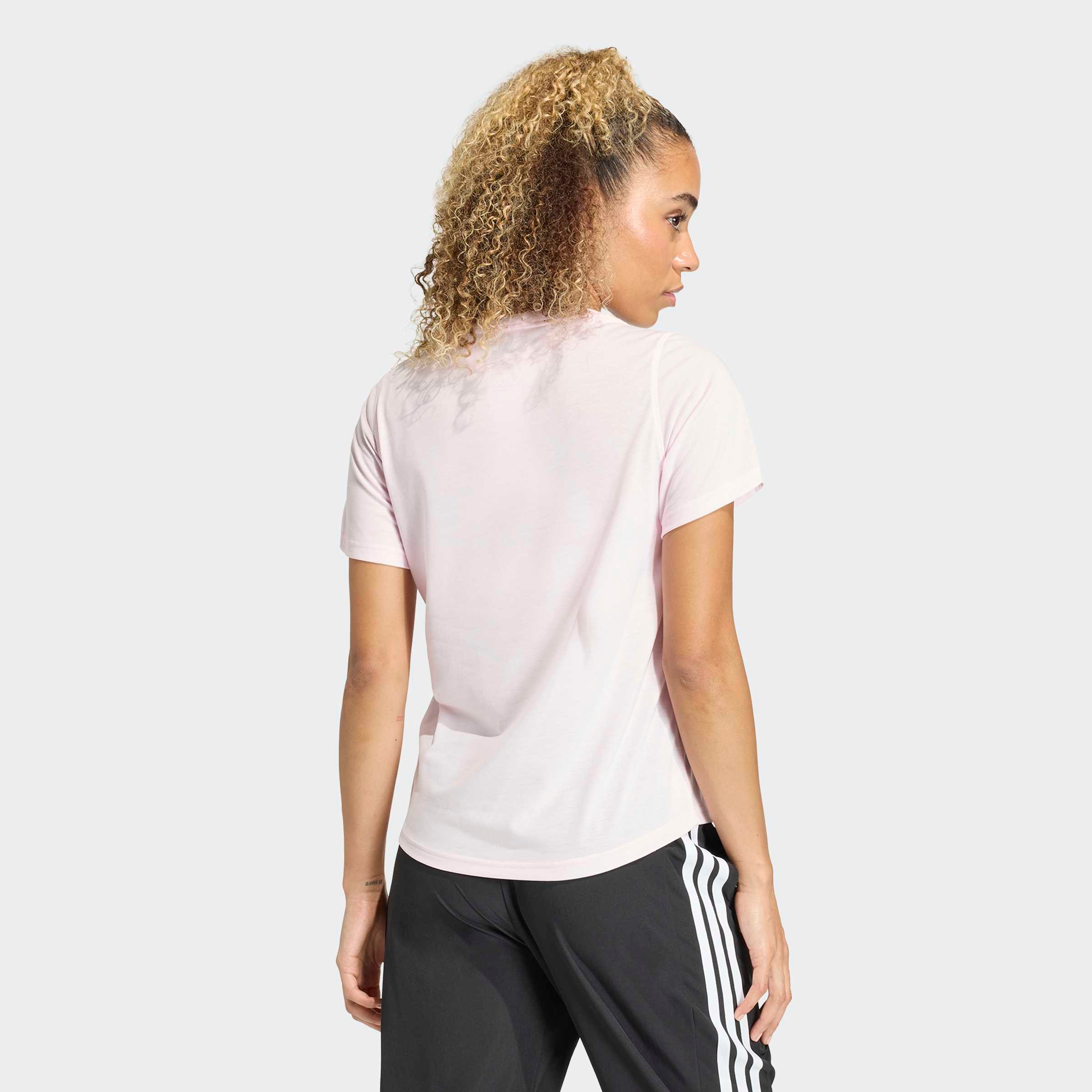 adidas Performance T-shirt »WORKOUT ESSENTIALS MIT TIEFEM AUSSCHNITT« pour un look sportif au quotidien et à l'entraînement, sans fermeture