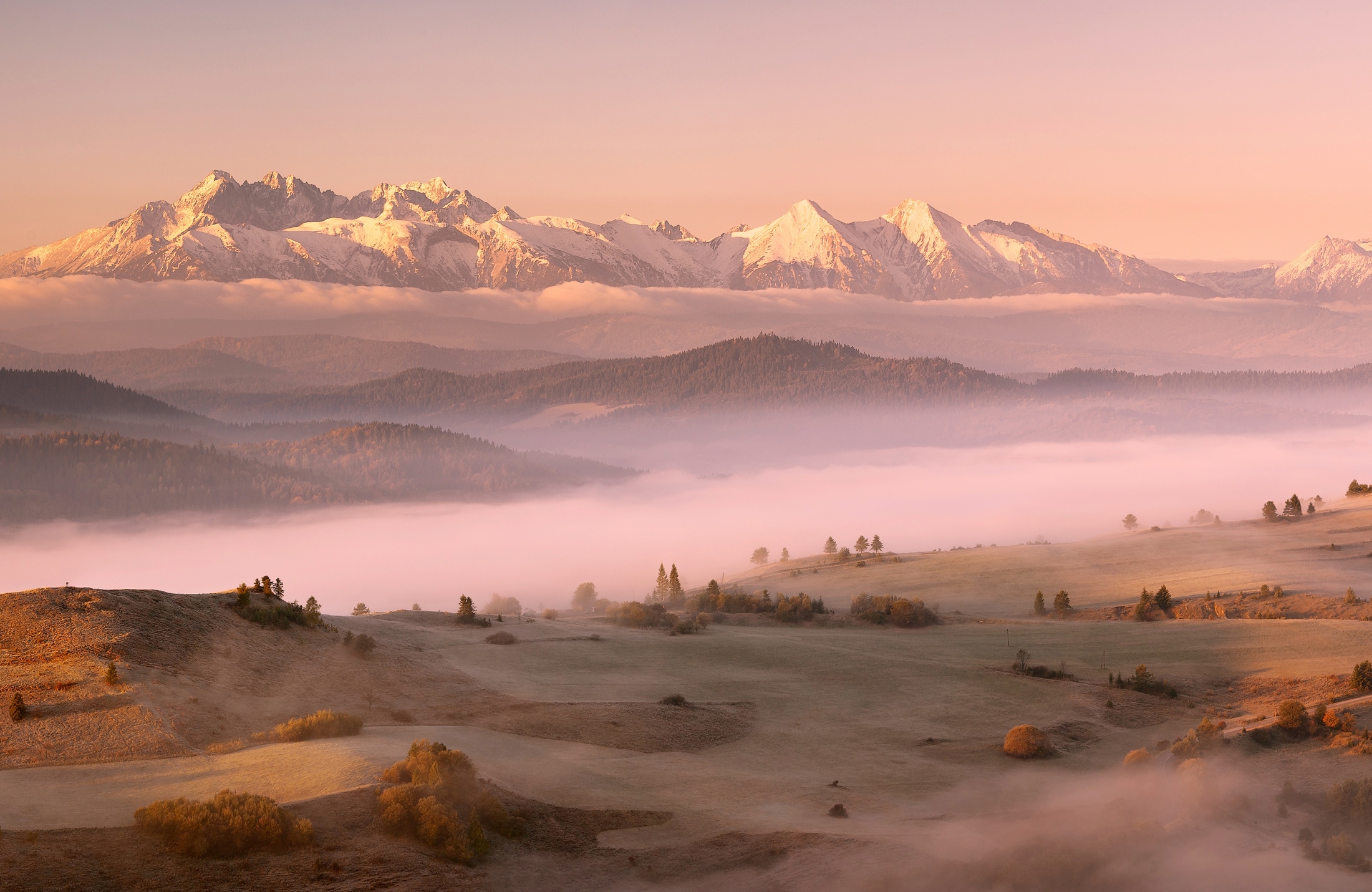 Image of Papermoon Fototapete "Photo-Art KRZYSZTOF MIERZEJEWSKI, NEBEL TATRA"