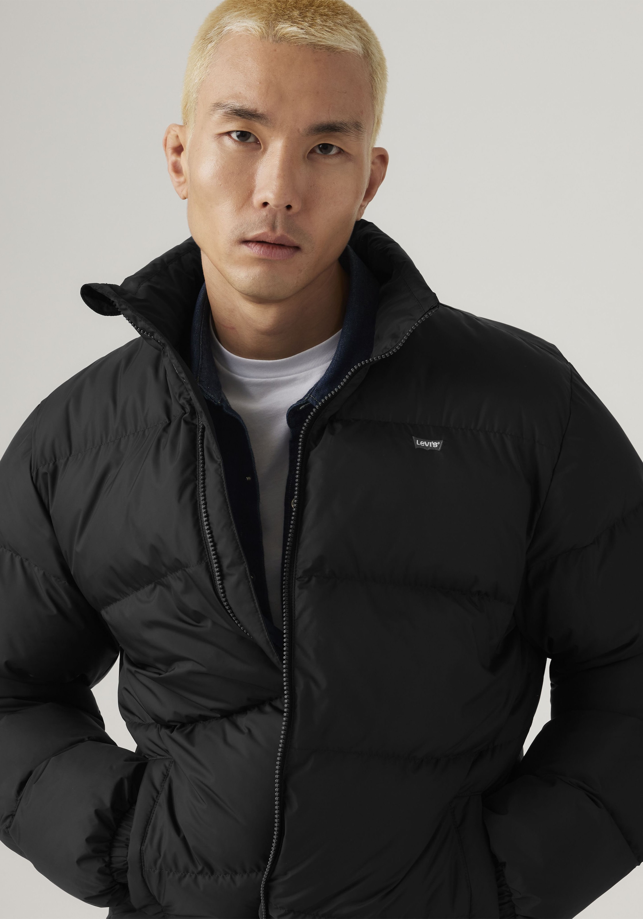 Levi's® Veste matelassée »PIEDMONT SHORT PUFFER« sans capuche avec fermeture éclair et col montant