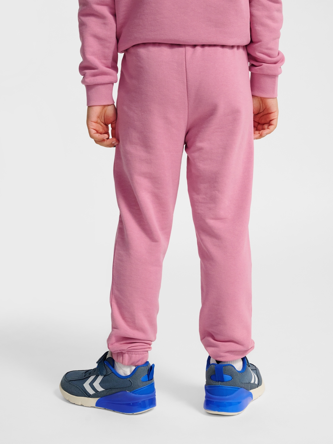 hummel Jogginghose »HMlJR BASE REGULAR PANTS«  sportlicher Stil, für Sportmode und Streetwear geeignet