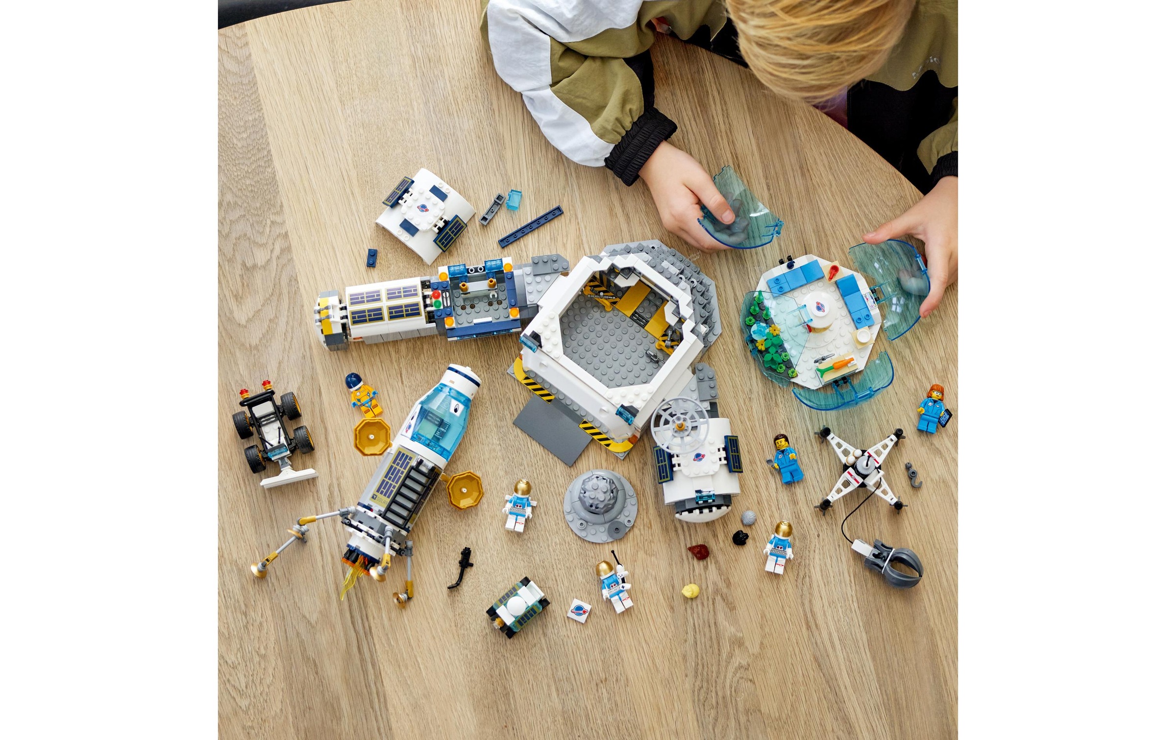 LEGO® Spielbausteine »Mond-Forschungsbasis 603«, (786 St.)