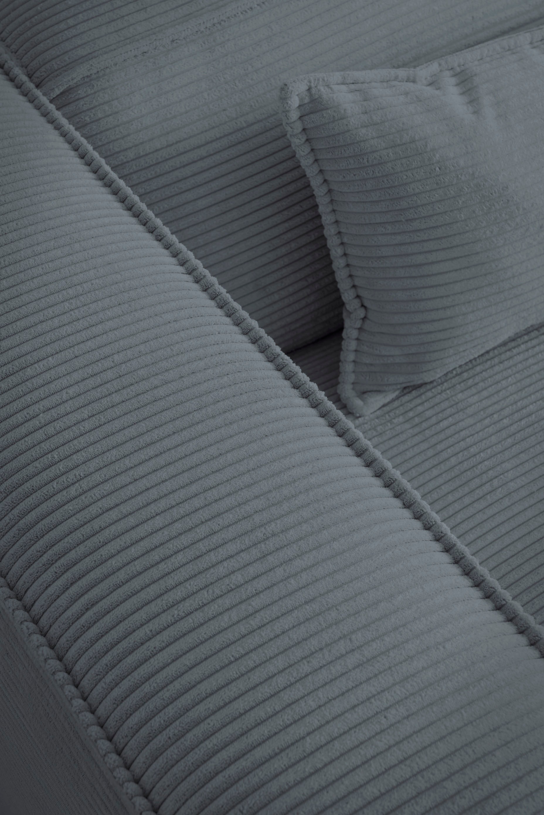 LeGer Home by Lena Gercke Ecksofa »PIARA XXL, Big-Sofa in Cord oder Leinenoptik, L-Form, mit Kedernaht«, wahlweise Ottomane rechts/links, schwarze Füsse, extra tiefe Sitzfläche