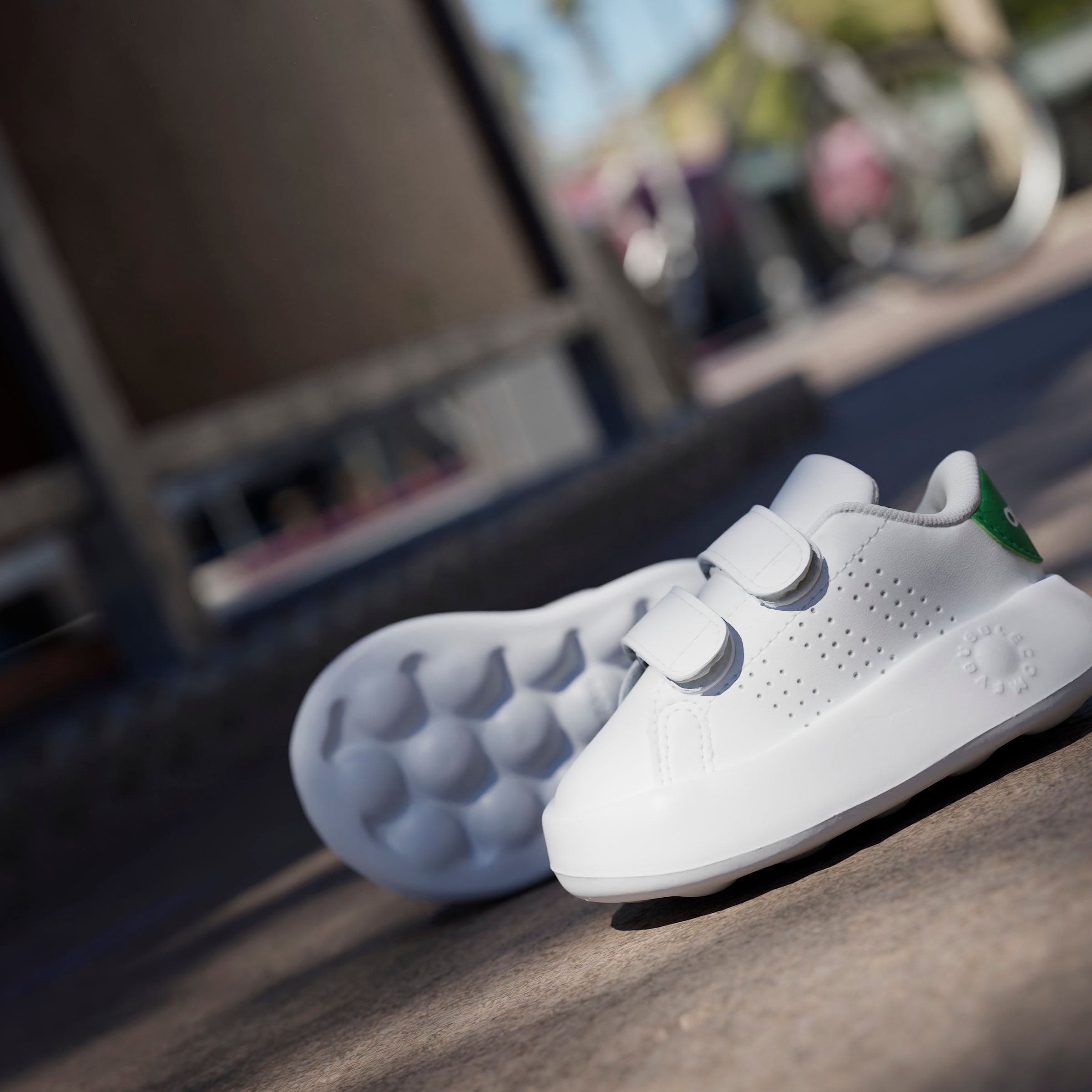 adidas Sportswear Chaussures à scratch »ADVANTAGE KIDS«  Design auf den Spuren des adidas Stan Smith, für Kinder